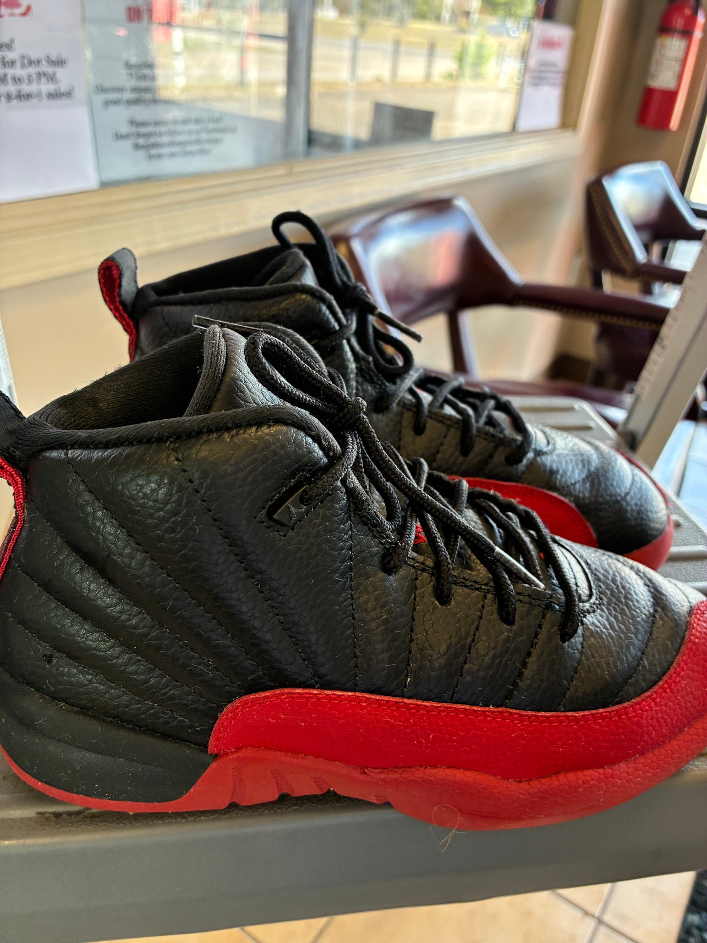 Air Jordan Kids'12 Retro Flu Game
(PS) Size 2.5 Y