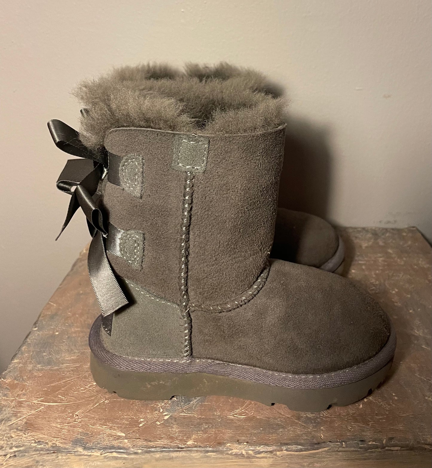 UGG Bailey Bow Girl Boots, Gray, Size 8 - Great Condition