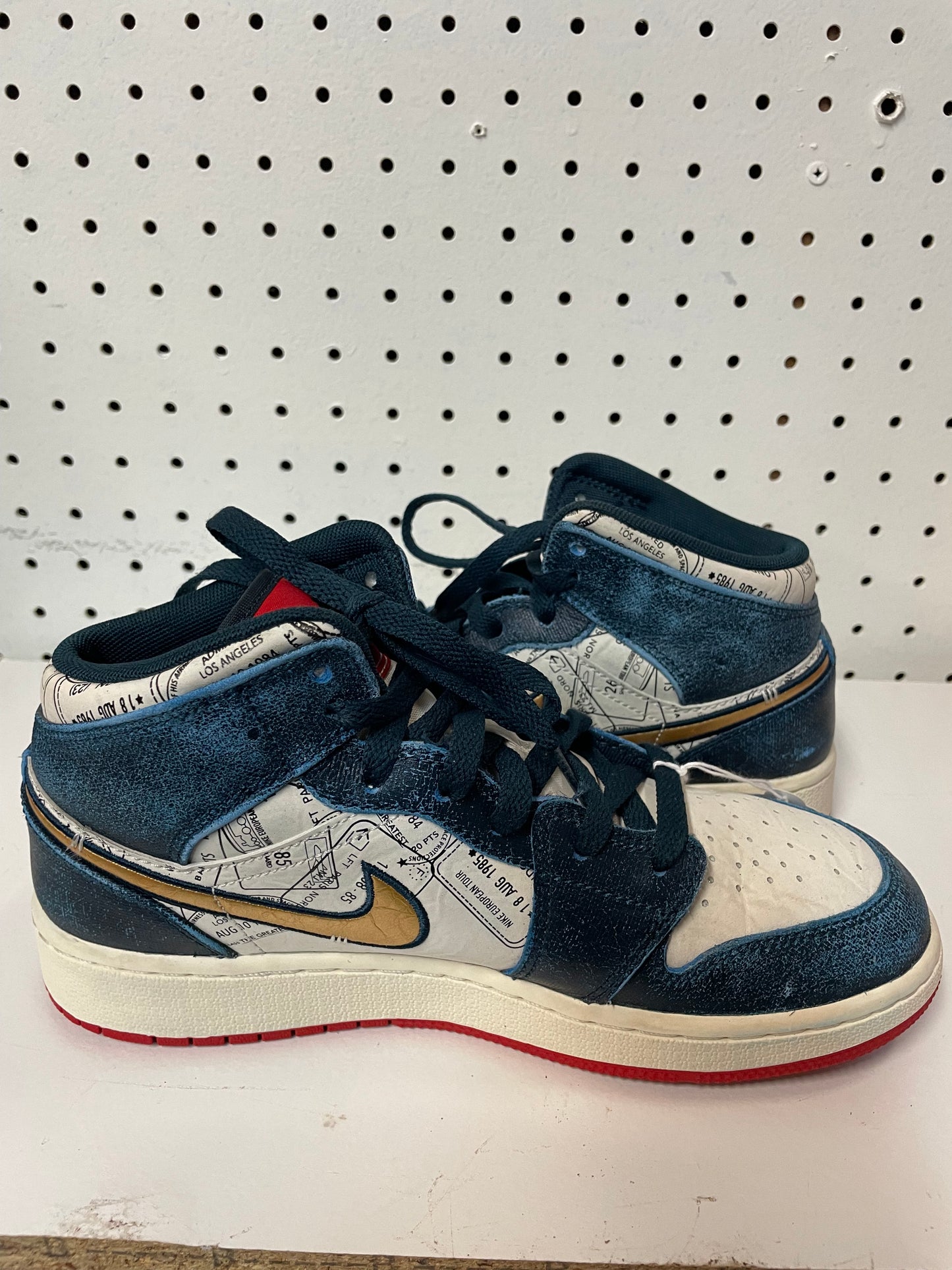 Air Jordan 1 Mid SE GS “Take Flight- Size 5Y