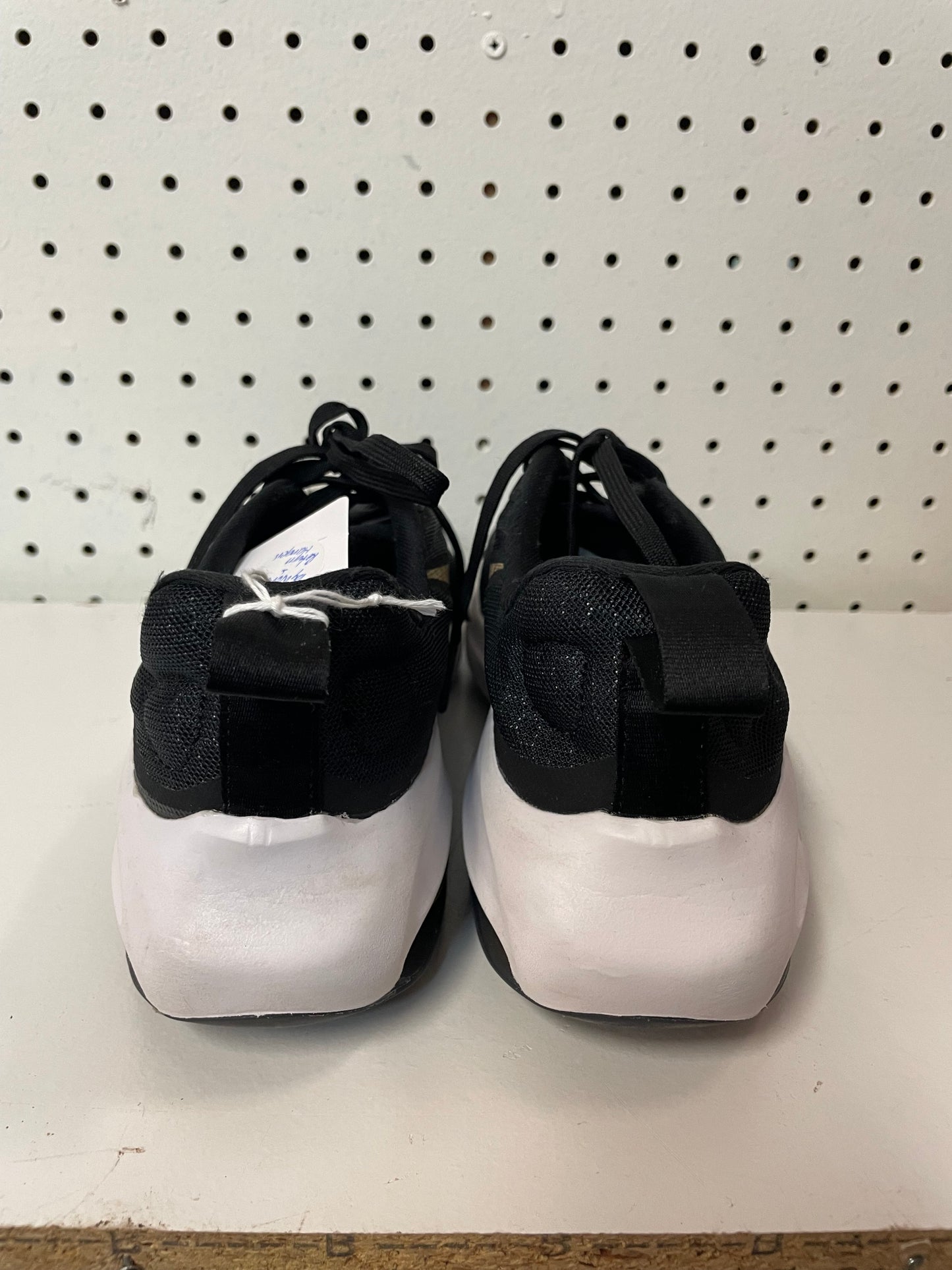 Nike Air Zoom Arcadia 2 (Big Kid) Size 5Y