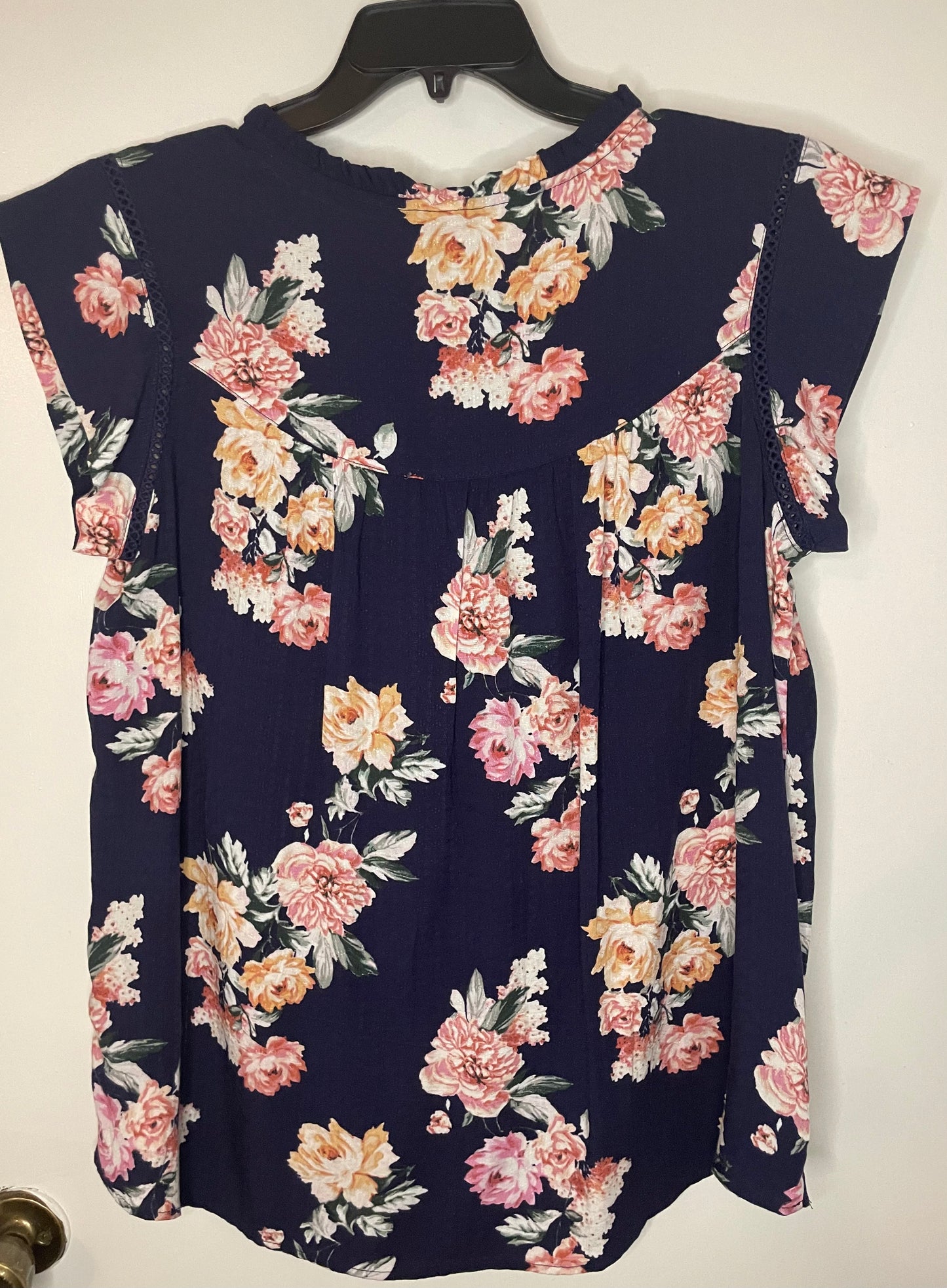 Buffalo-Womens-V-Neck-Flutter-Sleeve Floral Blouse ~Women’s Size Medium ~Excellent Condition