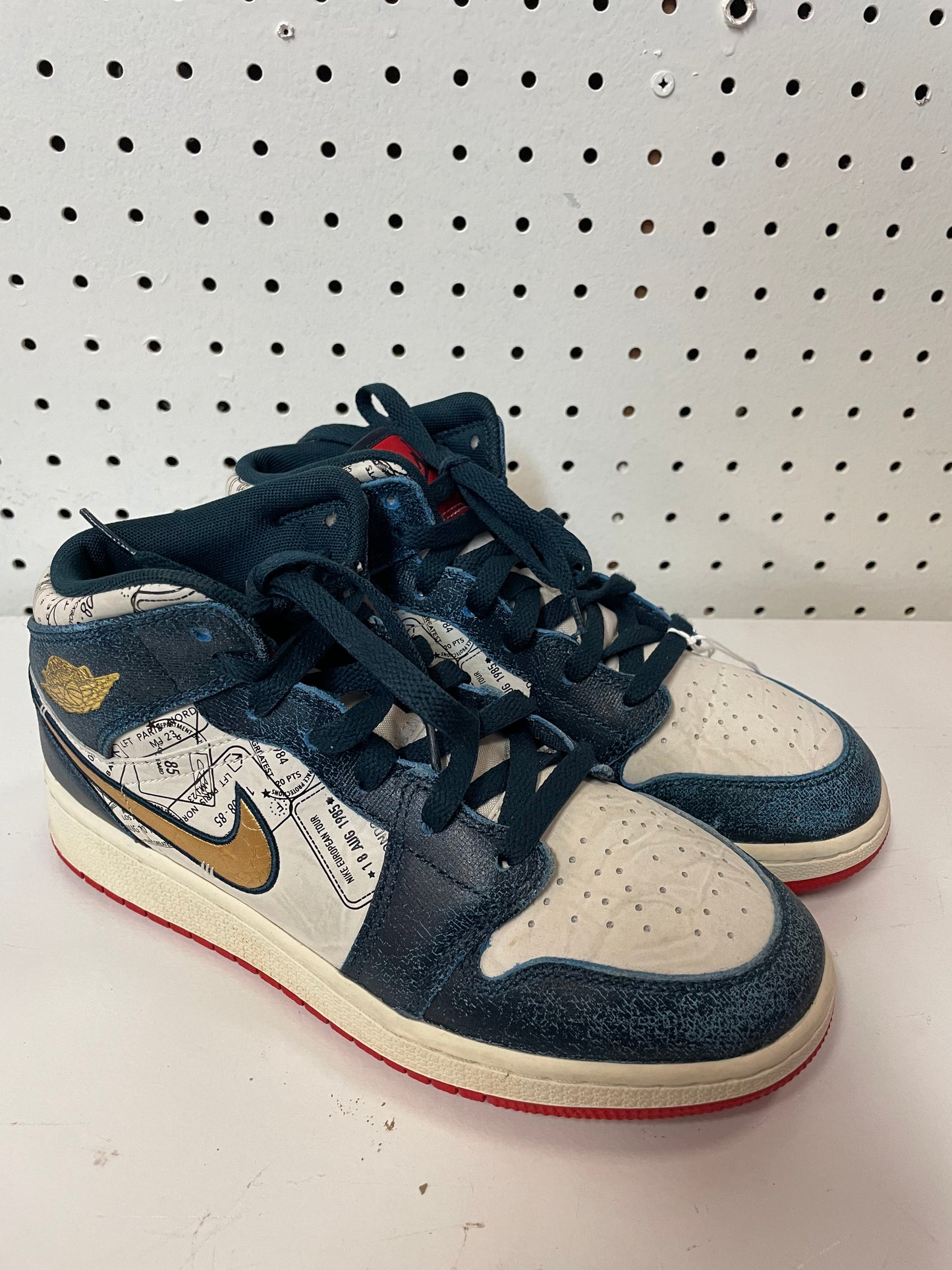 Air Jordan 1 Mid SE GS “Take Flight- Size 5Y