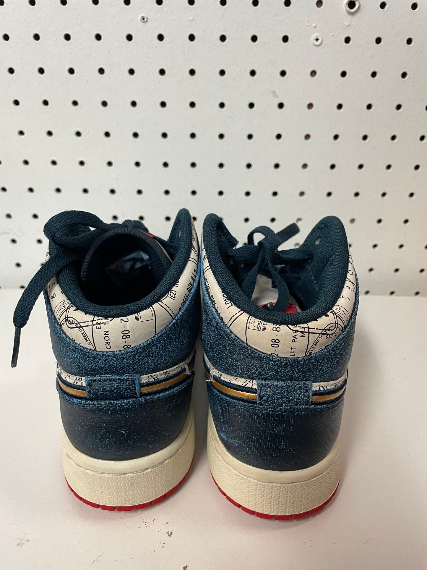 Air Jordan 1 Mid SE GS “Take Flight- Size 5Y