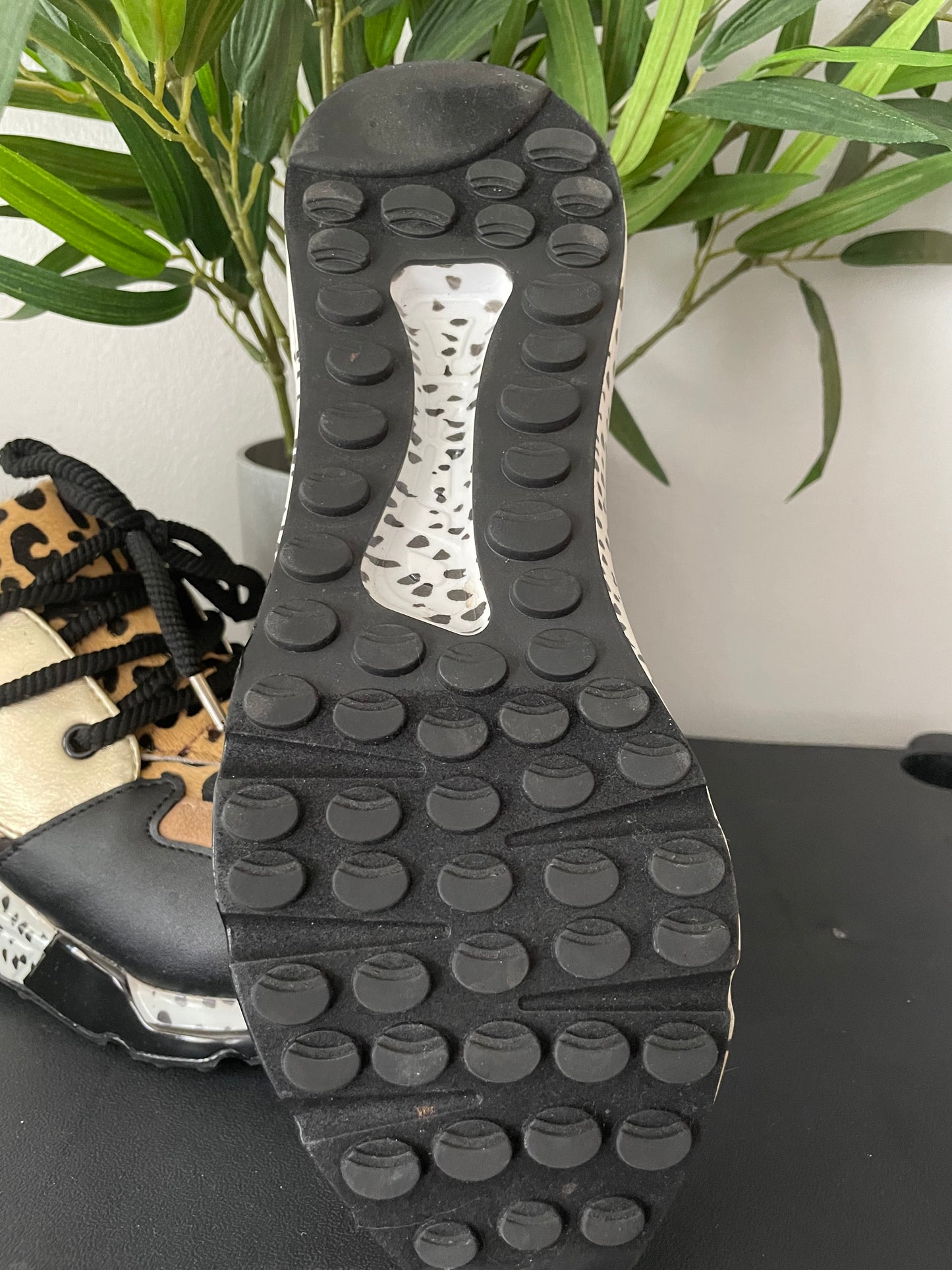 Steve Madden Cliff Wedge Sneaker Animal Print Cow~Size 9~ Great Condition