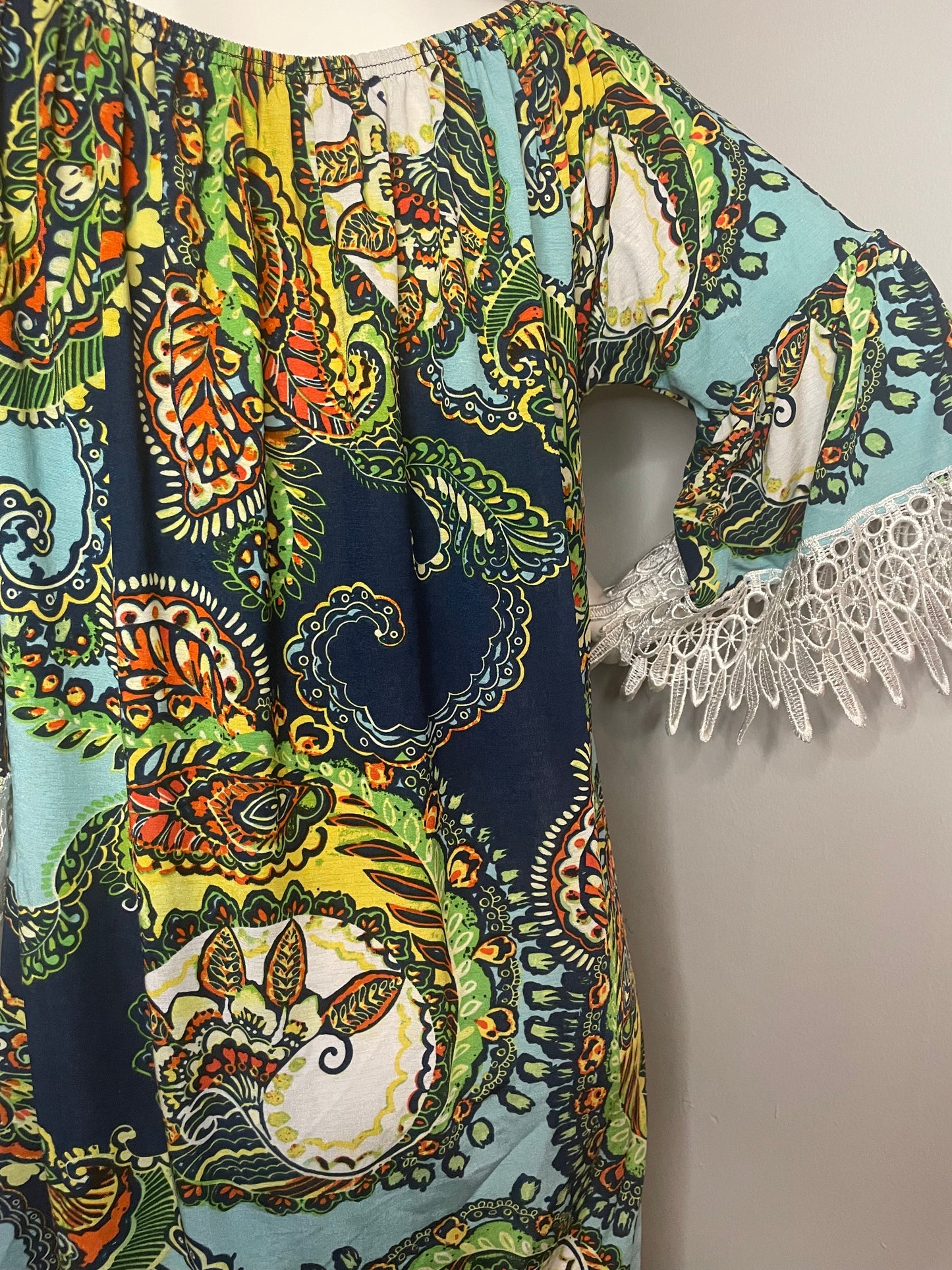 Win Win Vibrant Off Shoulder Half Sleeve Lace Tunic Top ~Women’s Size L/XL ~Great Condition