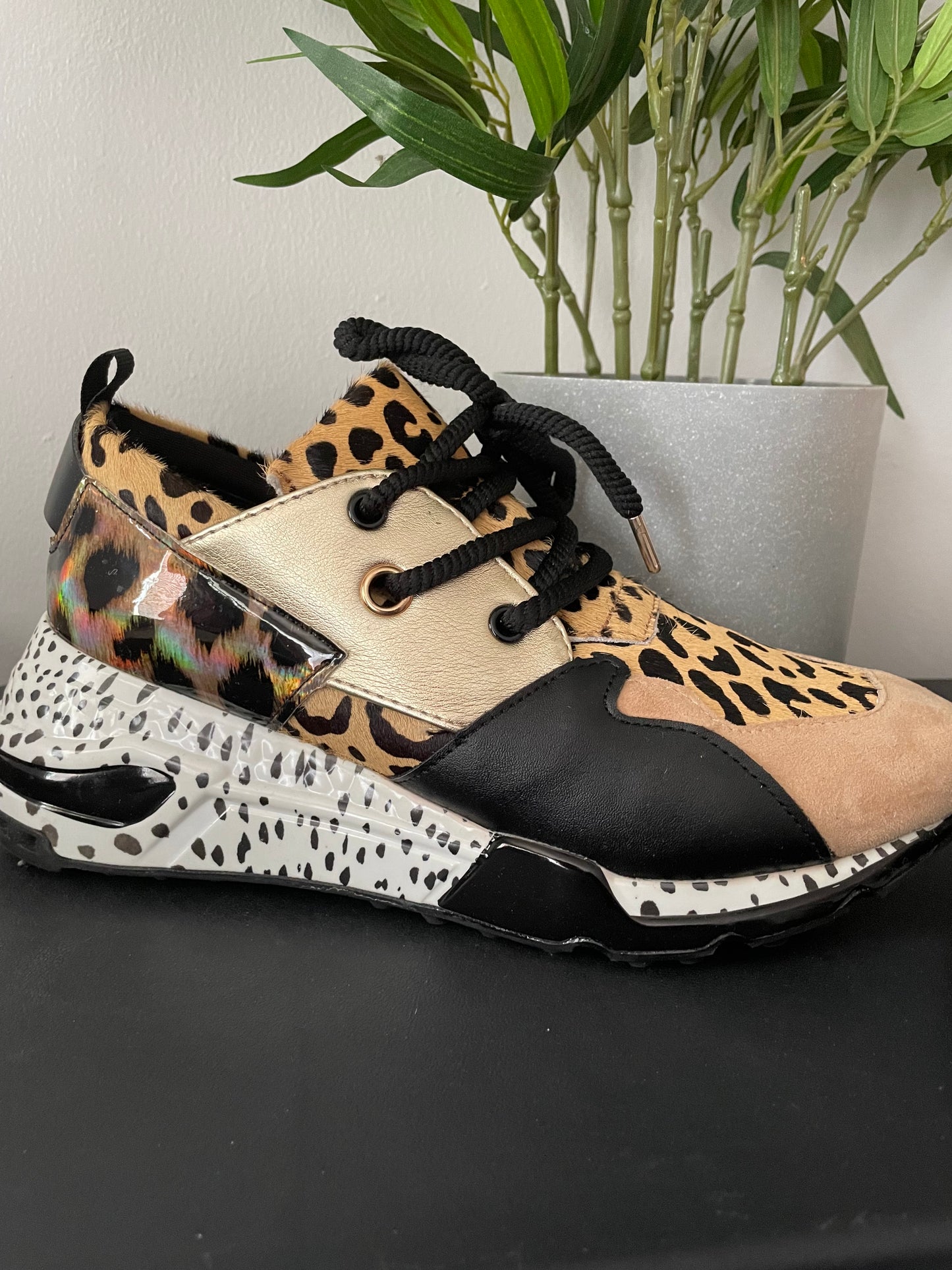 Steve Madden Cliff Wedge Sneaker Animal Print Cow~Size 9~ Great Condition