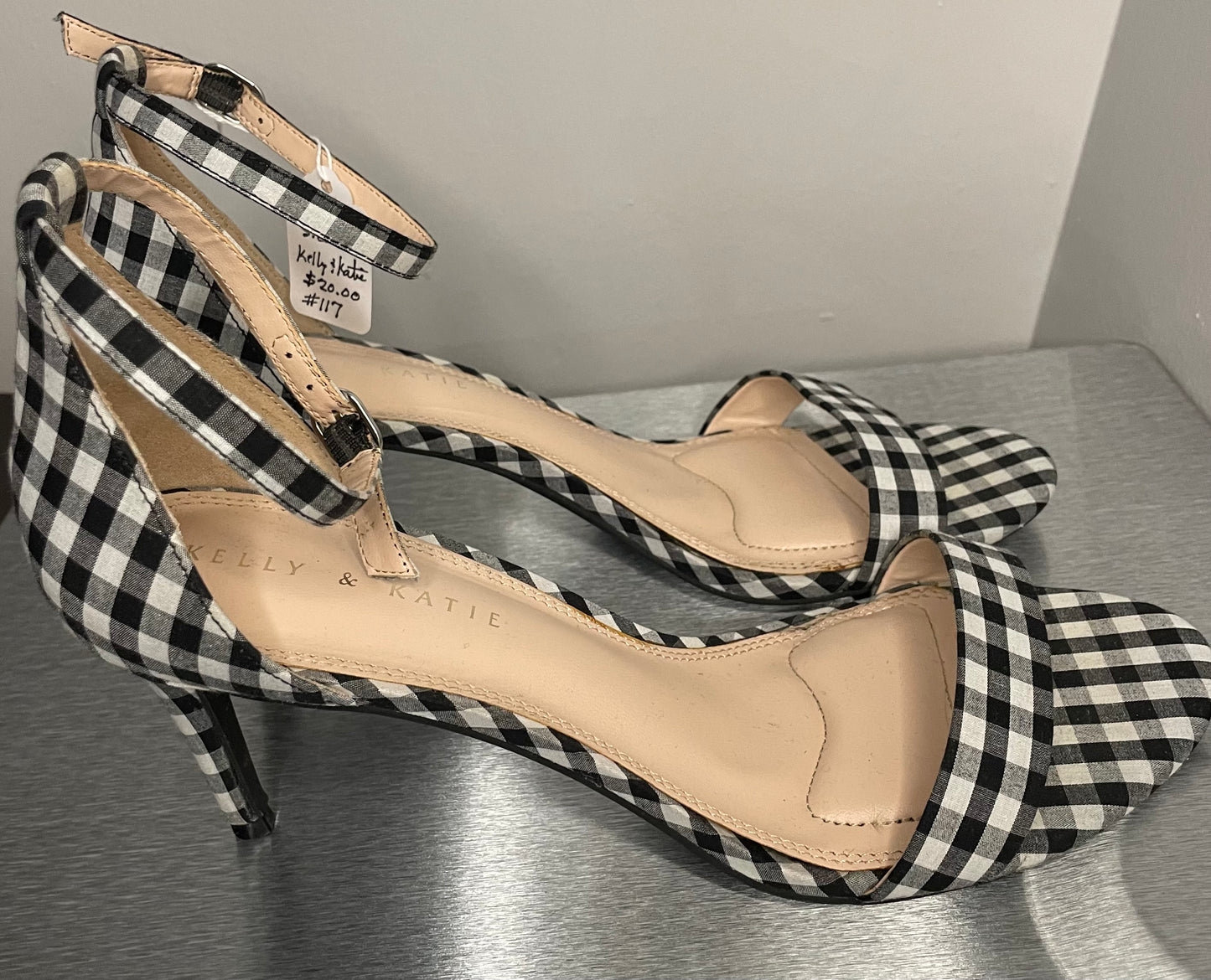 Kelly and Katie Black and White Heel~ Size 10 ~ Great Condition