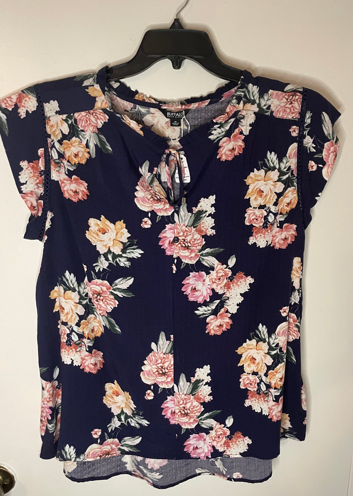 Buffalo-Womens-V-Neck-Flutter-Sleeve Floral Blouse ~Women’s Size Medium ~Excellent Condition