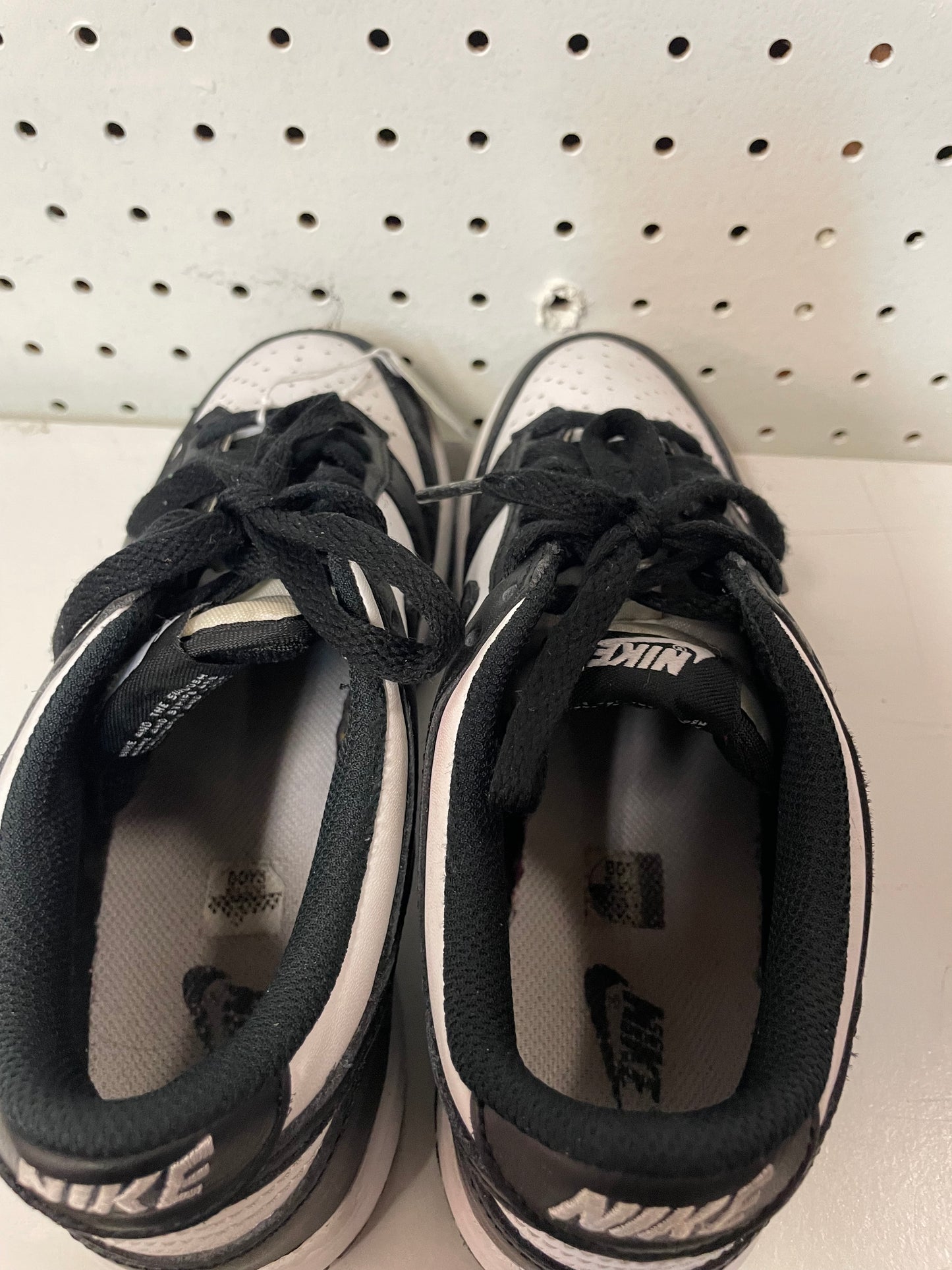 Dunk Low Top Size 5Y- Excellent Condition