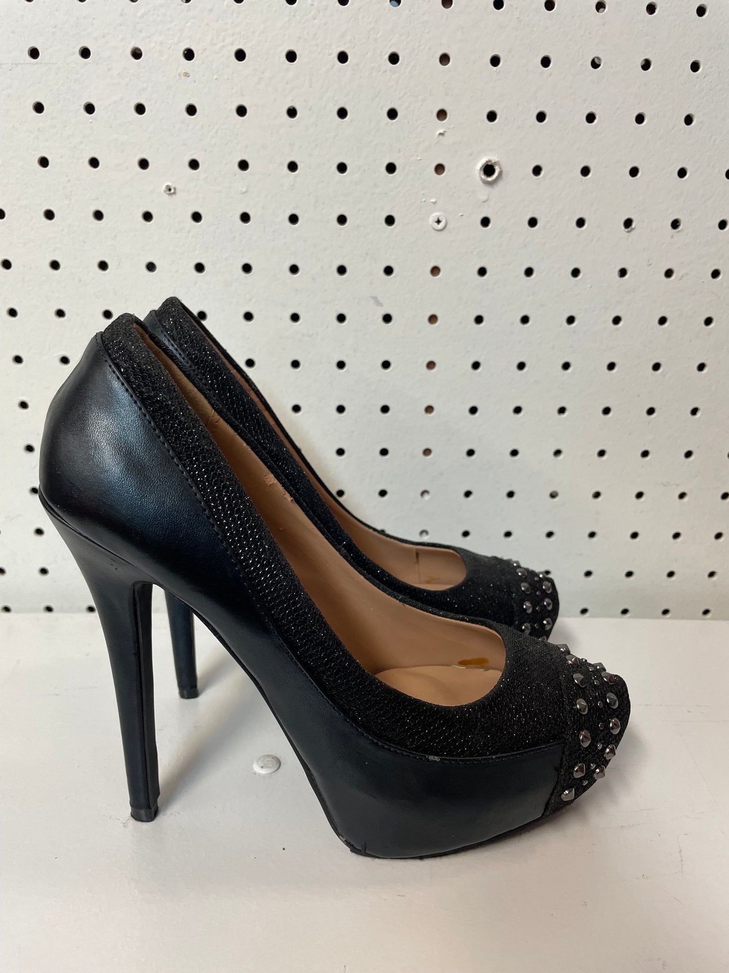 Penny Loves Kenny Womens Pumps Black Studded Toe Shoes Size 7.5M