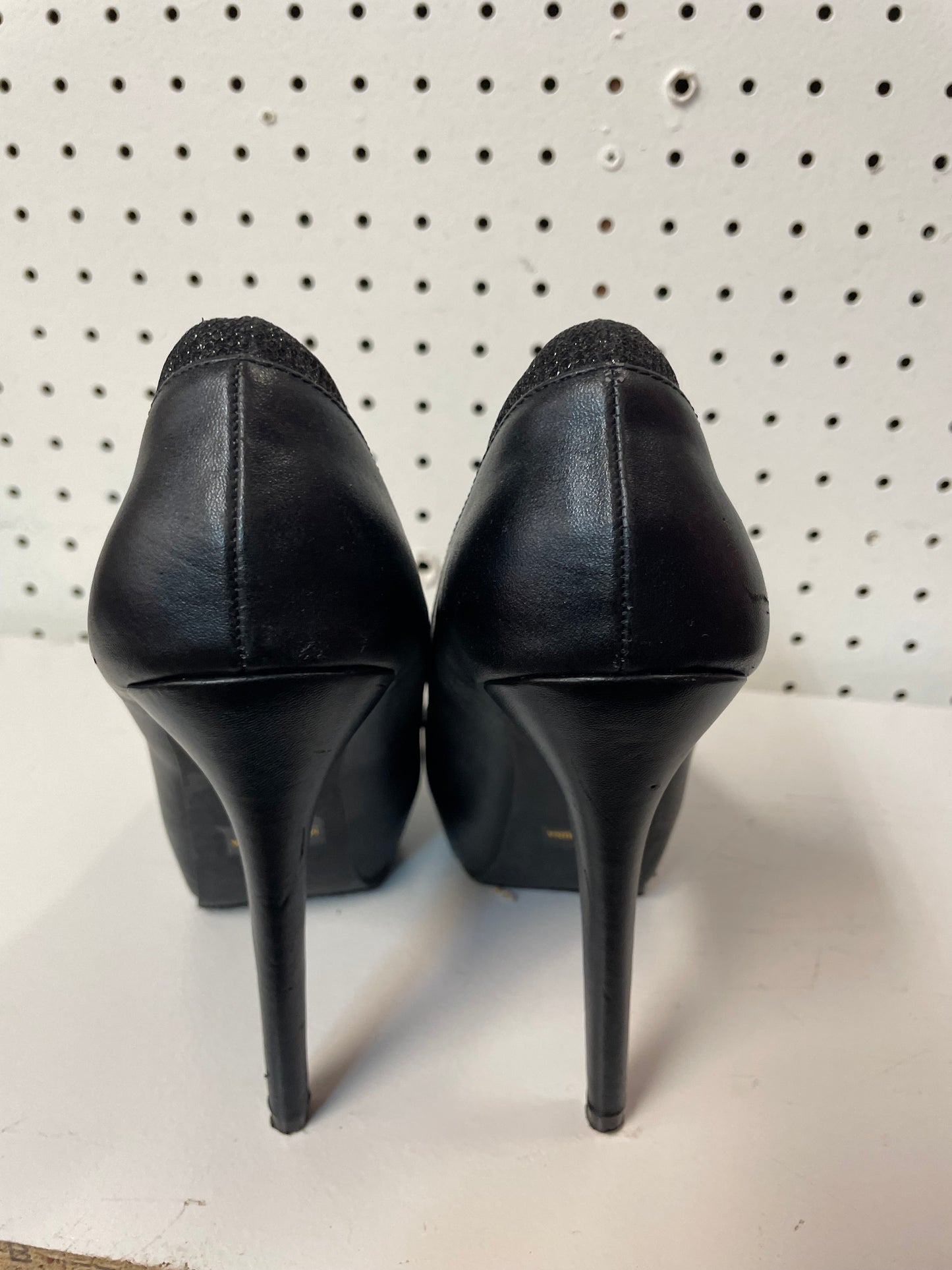 Penny Loves Kenny Womens Pumps Black Studded Toe Shoes Size 7.5M