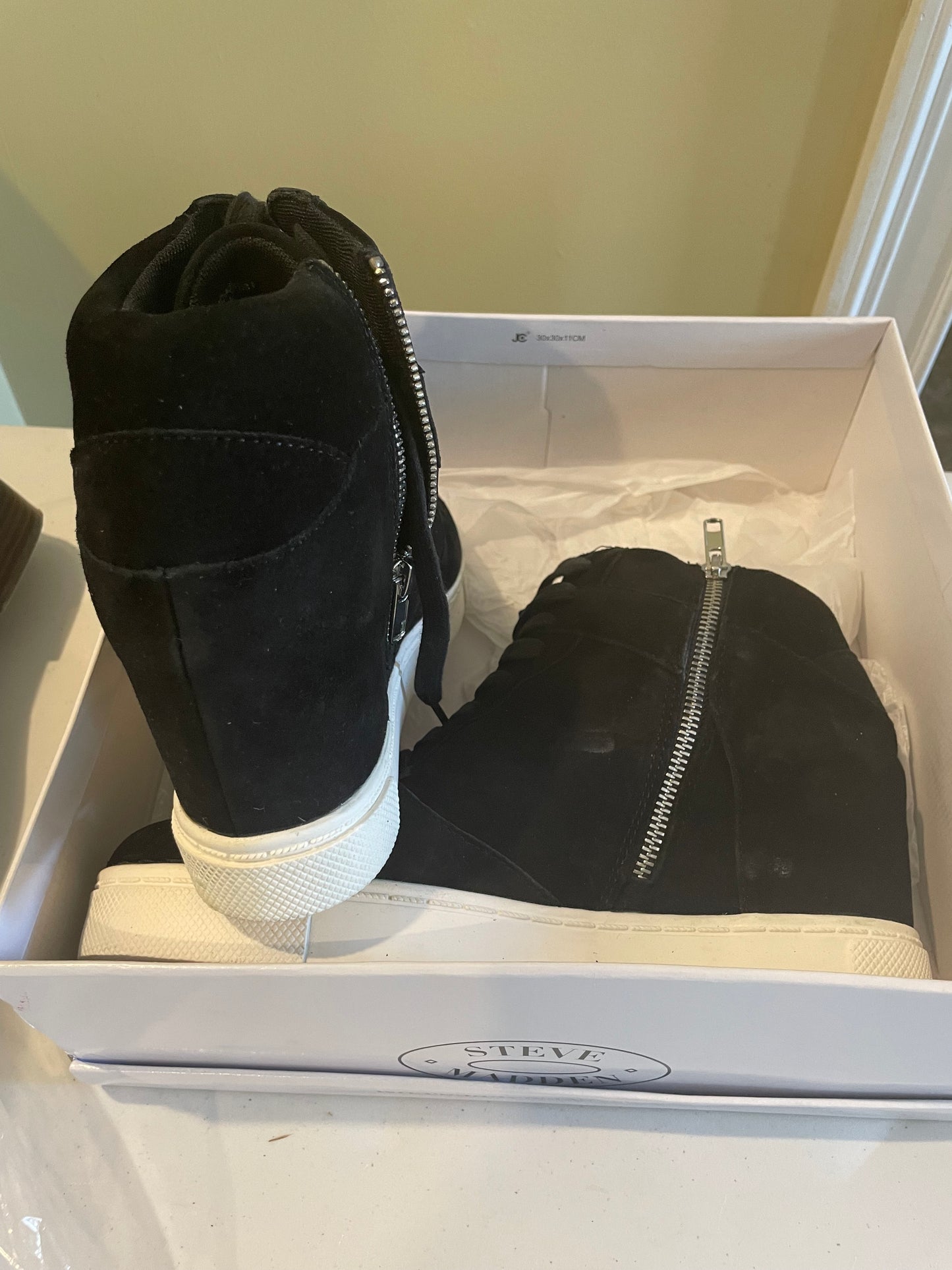 Steve Madden Noah Black Suede ~Women Size11~ New With Tag