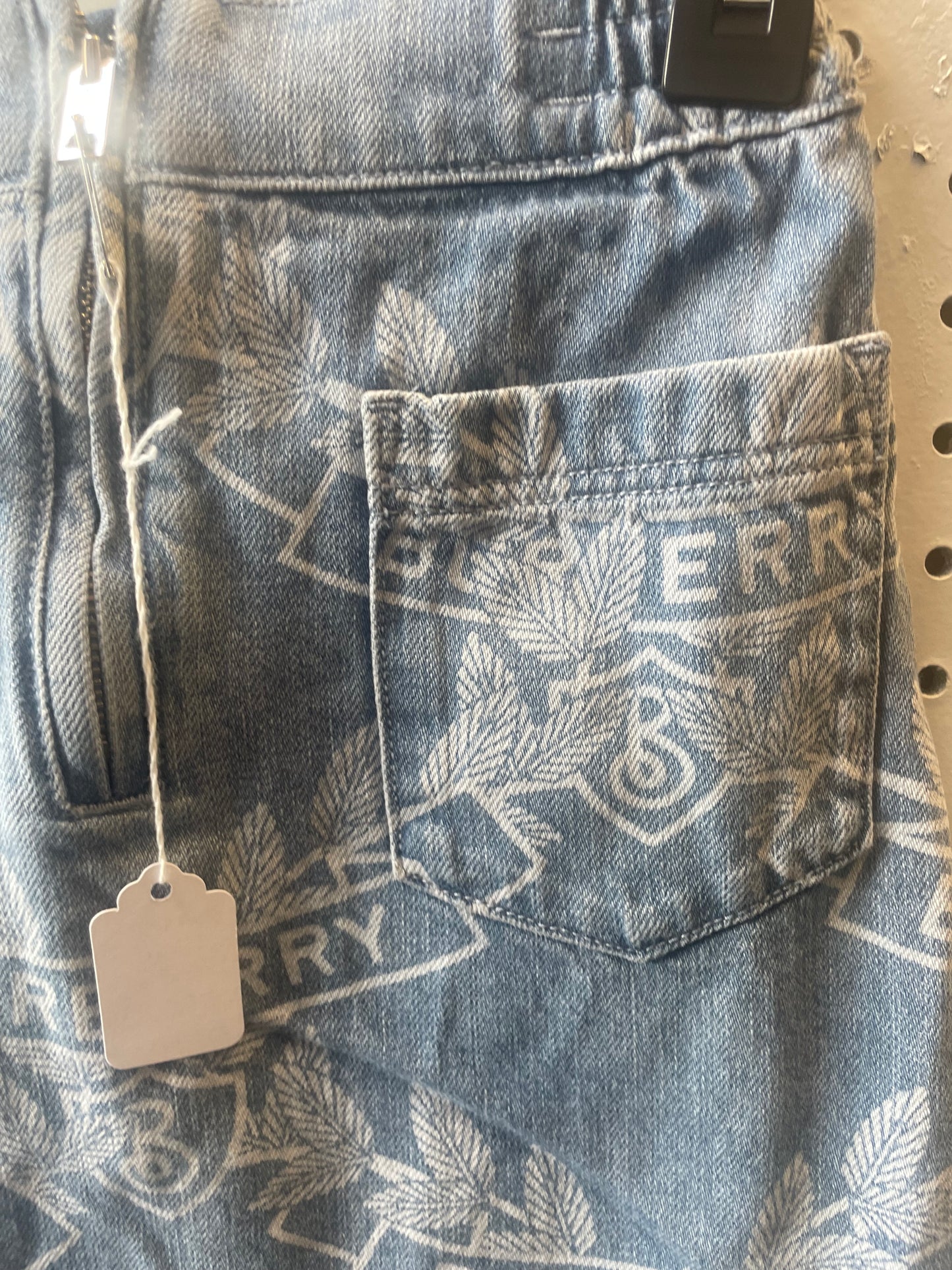 BURBERRY
Blue Oak Leaf Creek Denim Skirt