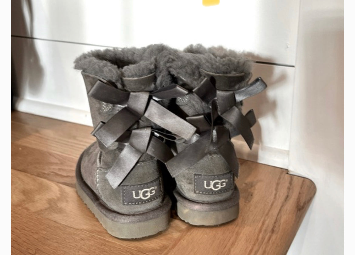 UGG Bailey Bow Girl Boots, Gray, Size 8 - Great Condition