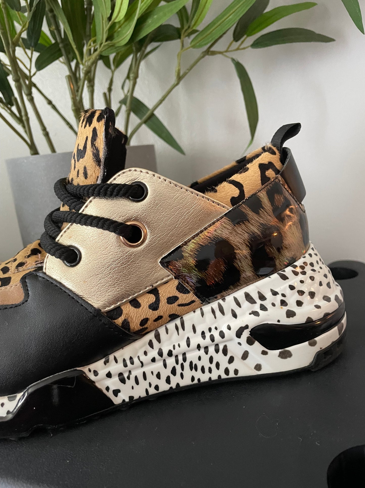 Steve Madden Cliff Wedge Sneaker Animal Print Cow~Size 9~ Great Condition