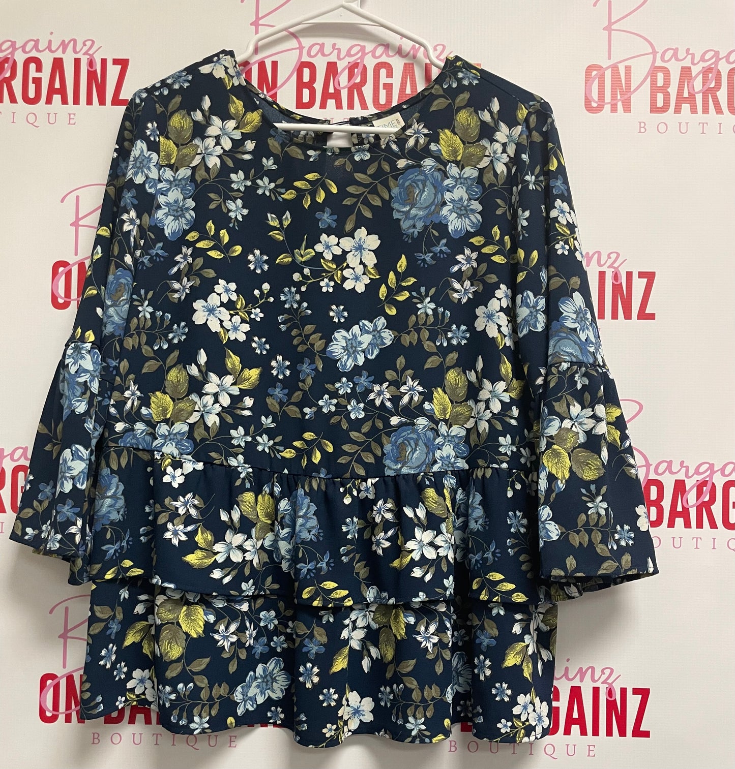 Time and Tru Blue Floral Women’s Blouse M 8/10~Excellent Condition