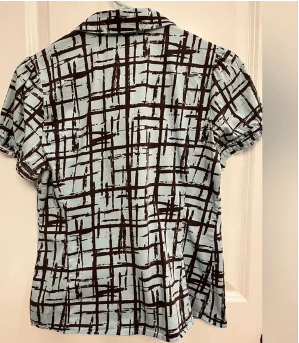 Apt 9 Short Sleeve Button down
~Women’s Size Med 8/10~ Great Condition