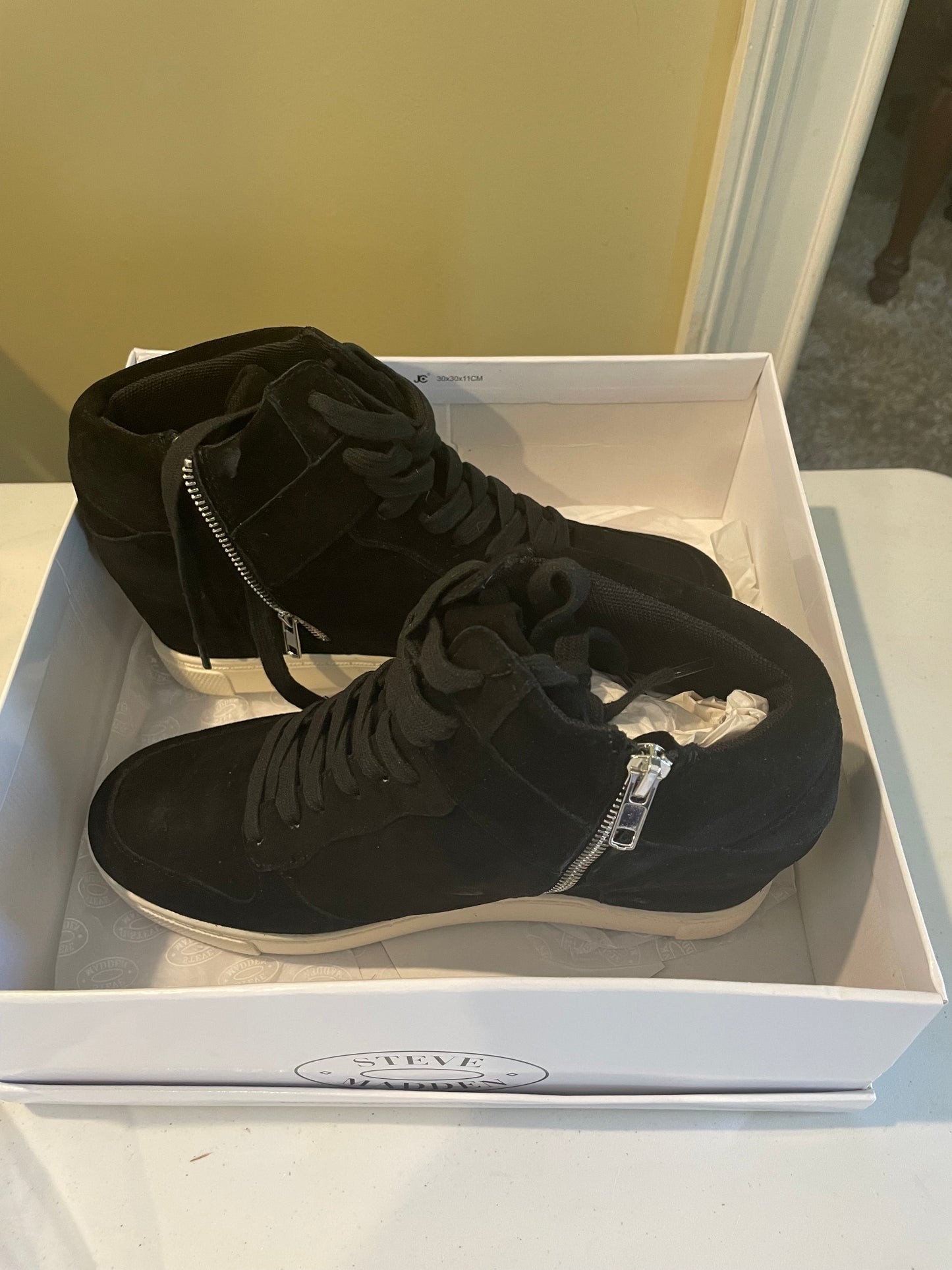 Steve Madden Noah Black Suede ~Women Size11~ New With Tag