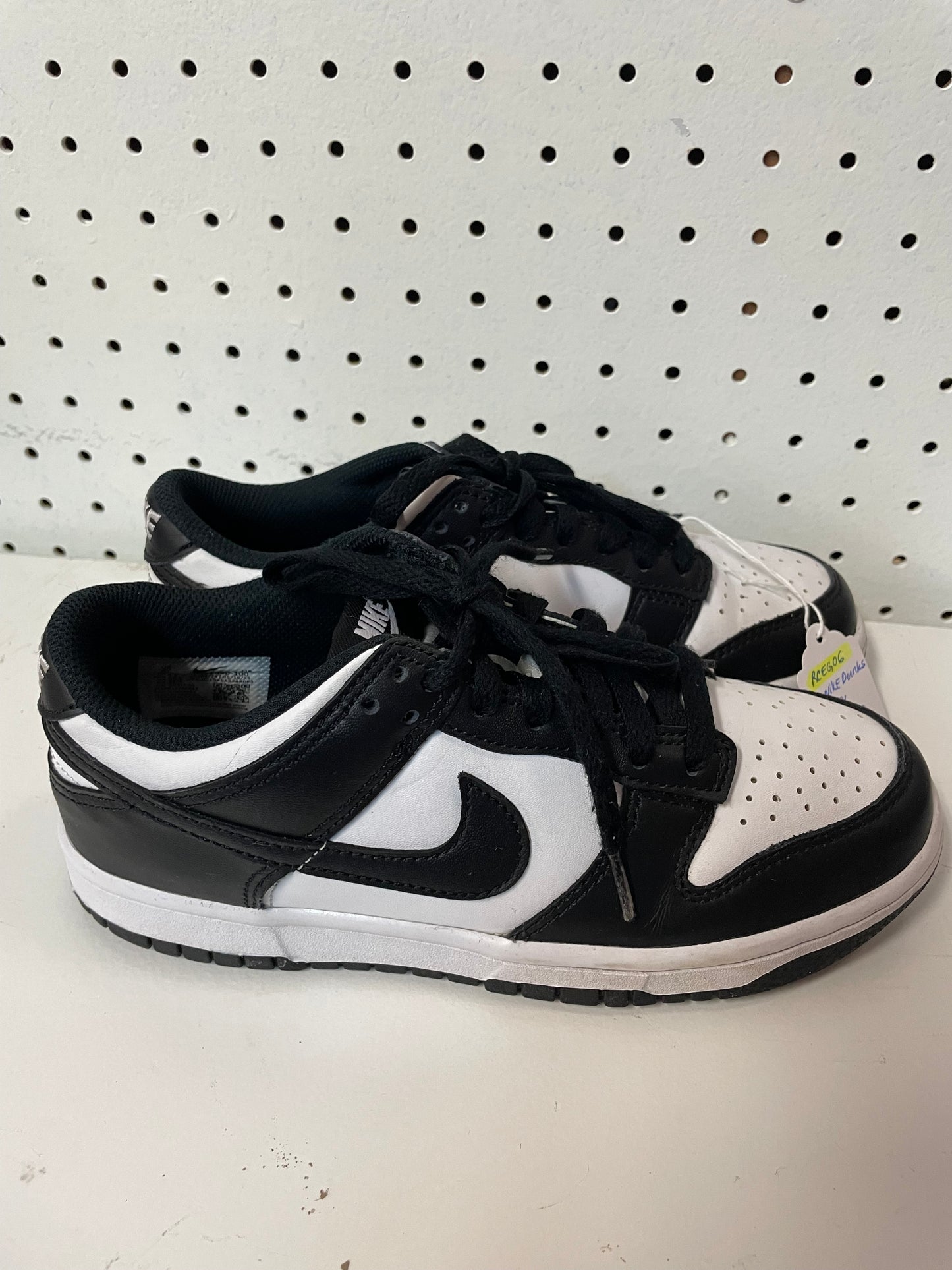 Dunk Low Top Size 5Y- Excellent Condition