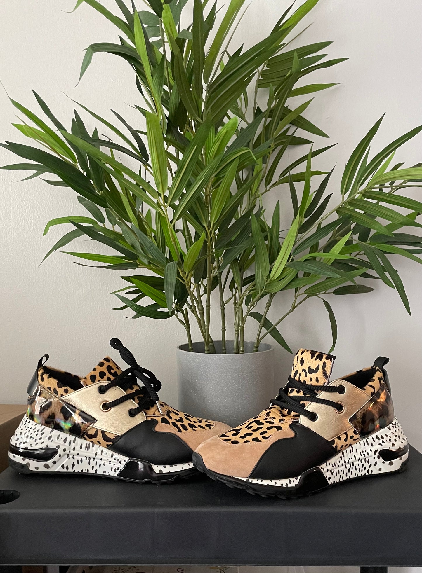 Steve Madden Cliff Wedge Sneaker Animal Print Cow~Size 9~ Great Condition