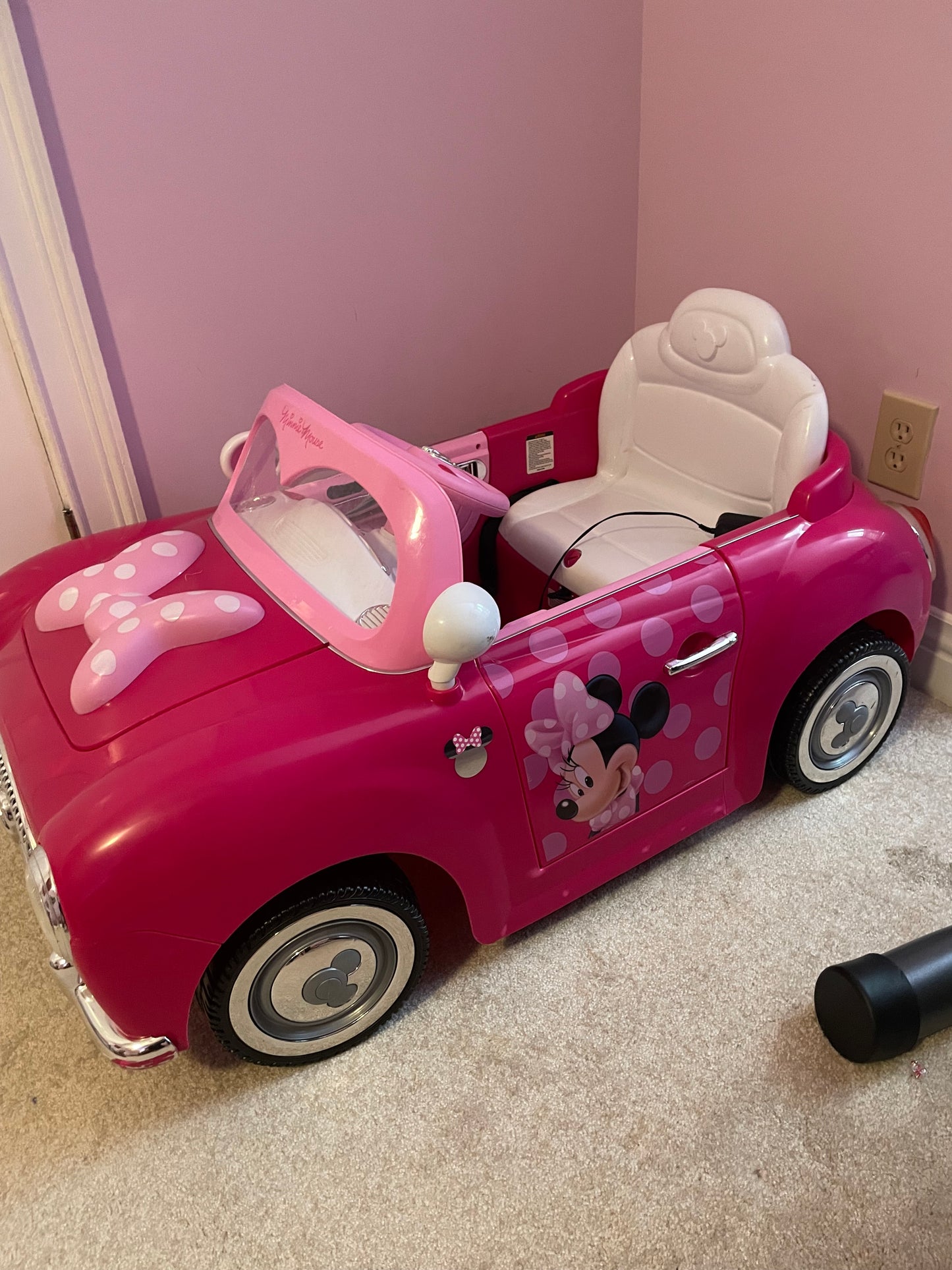 Disney Minnie Mouse Convertible Car 6 Volts Electric Ride-On~Great Condition