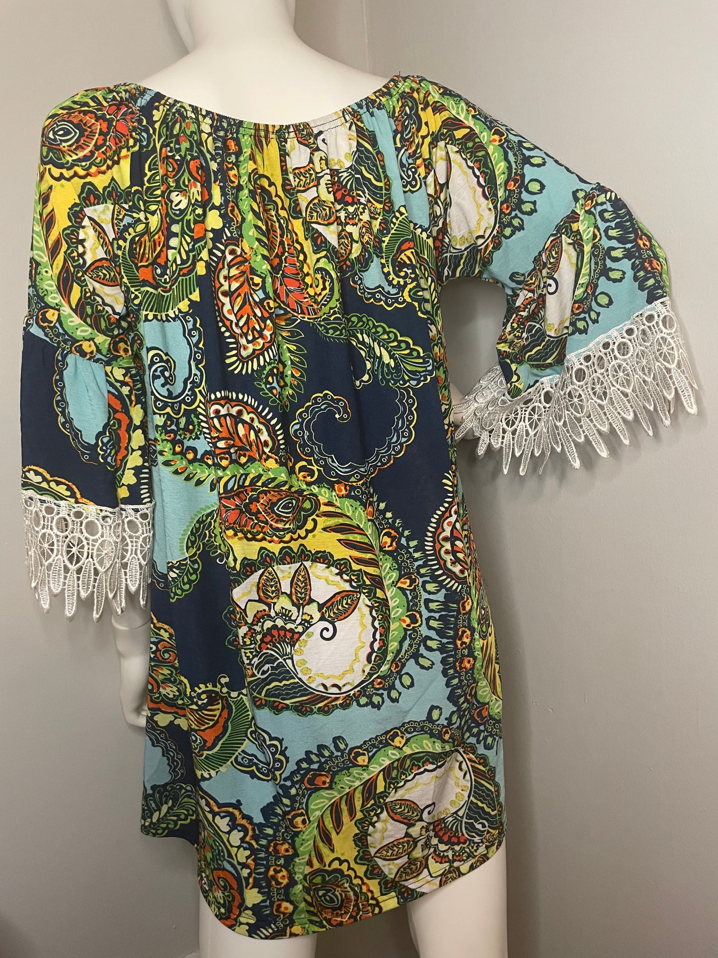 Win Win Vibrant Off Shoulder Half Sleeve Lace Tunic Top ~Women’s Size L/XL ~Great Condition