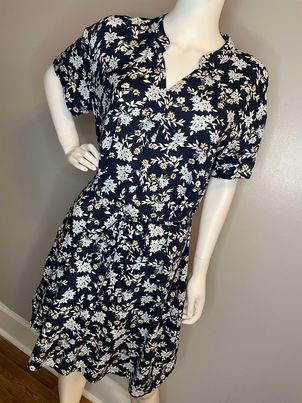 Time and True Blue Floral Shirt Dress~Women’s Size Medium 8/10