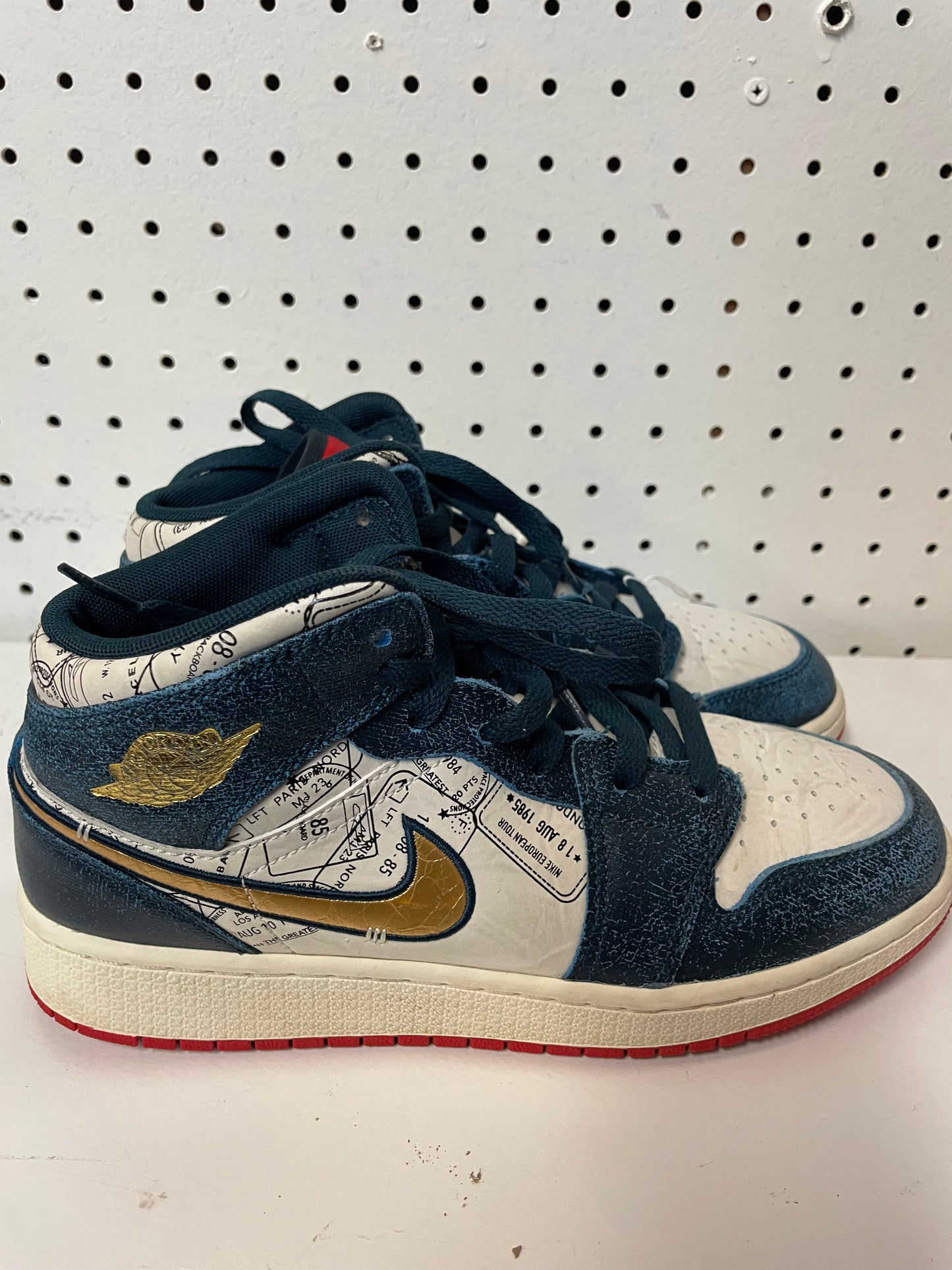 Air Jordan 1 Mid SE GS “Take Flight- Size 5Y