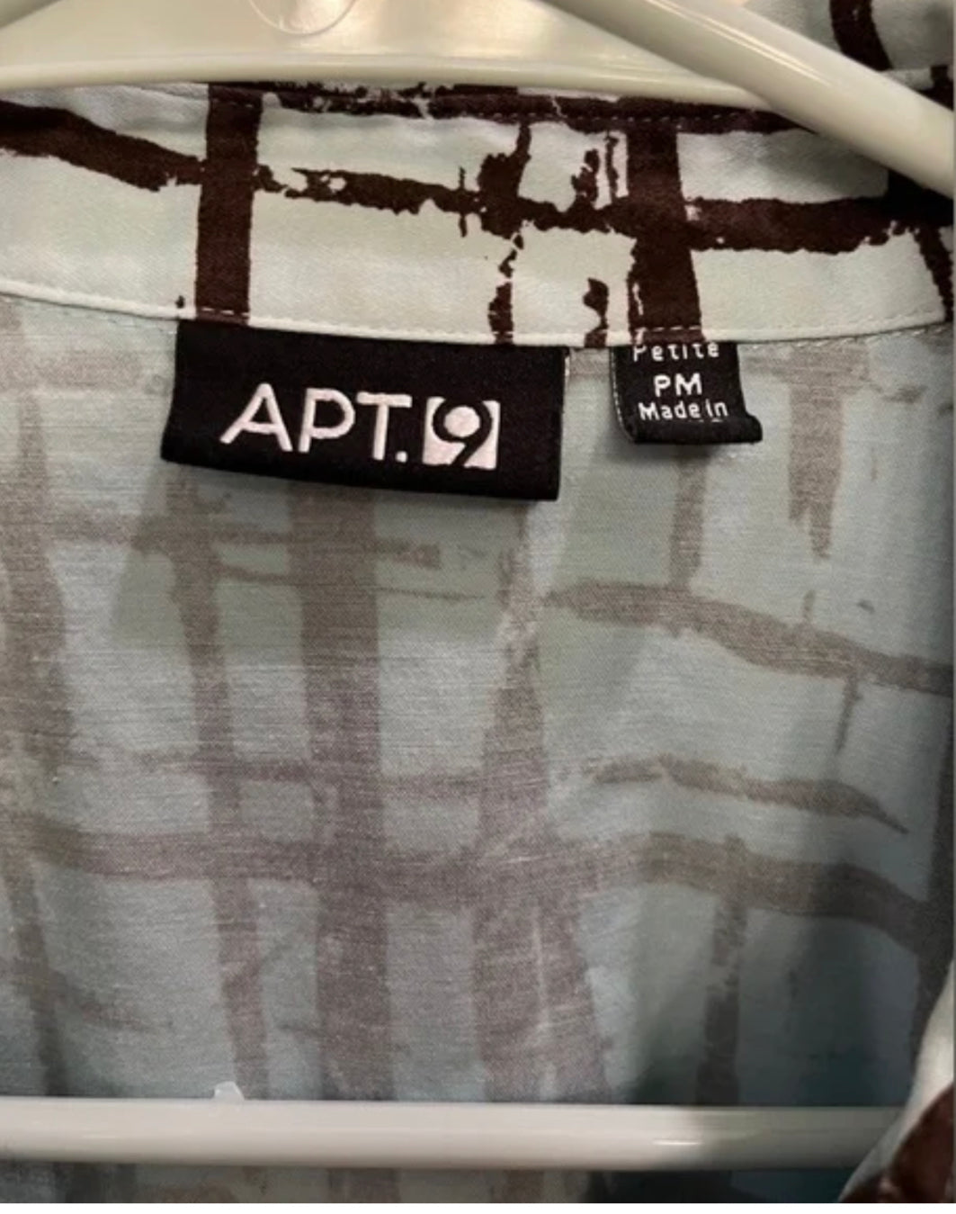 Apt 9 Short Sleeve Button down
~Women’s Size Med 8/10~ Great Condition