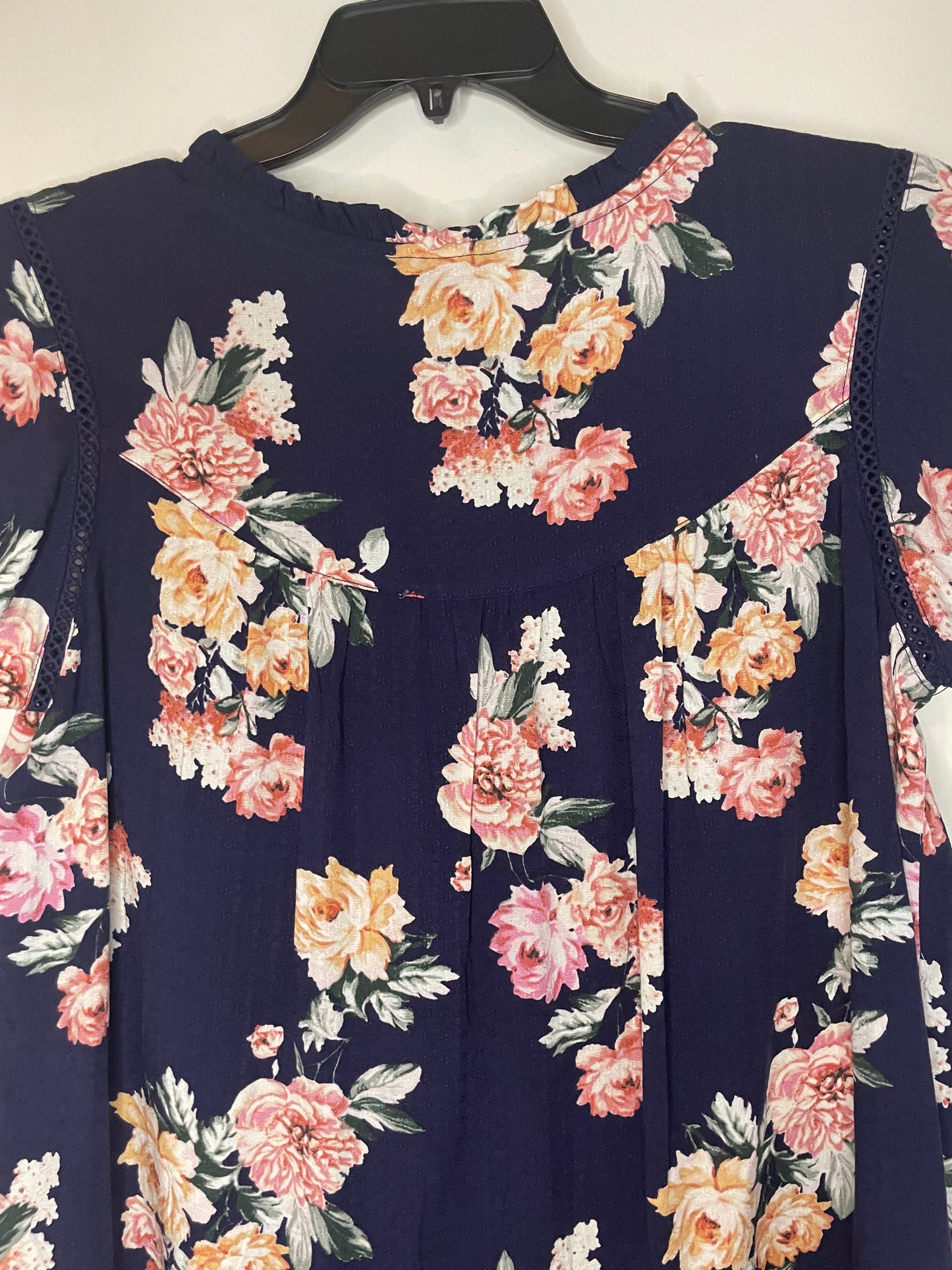 Buffalo-Womens-V-Neck-Flutter-Sleeve Floral Blouse ~Women’s Size Medium ~Excellent Condition