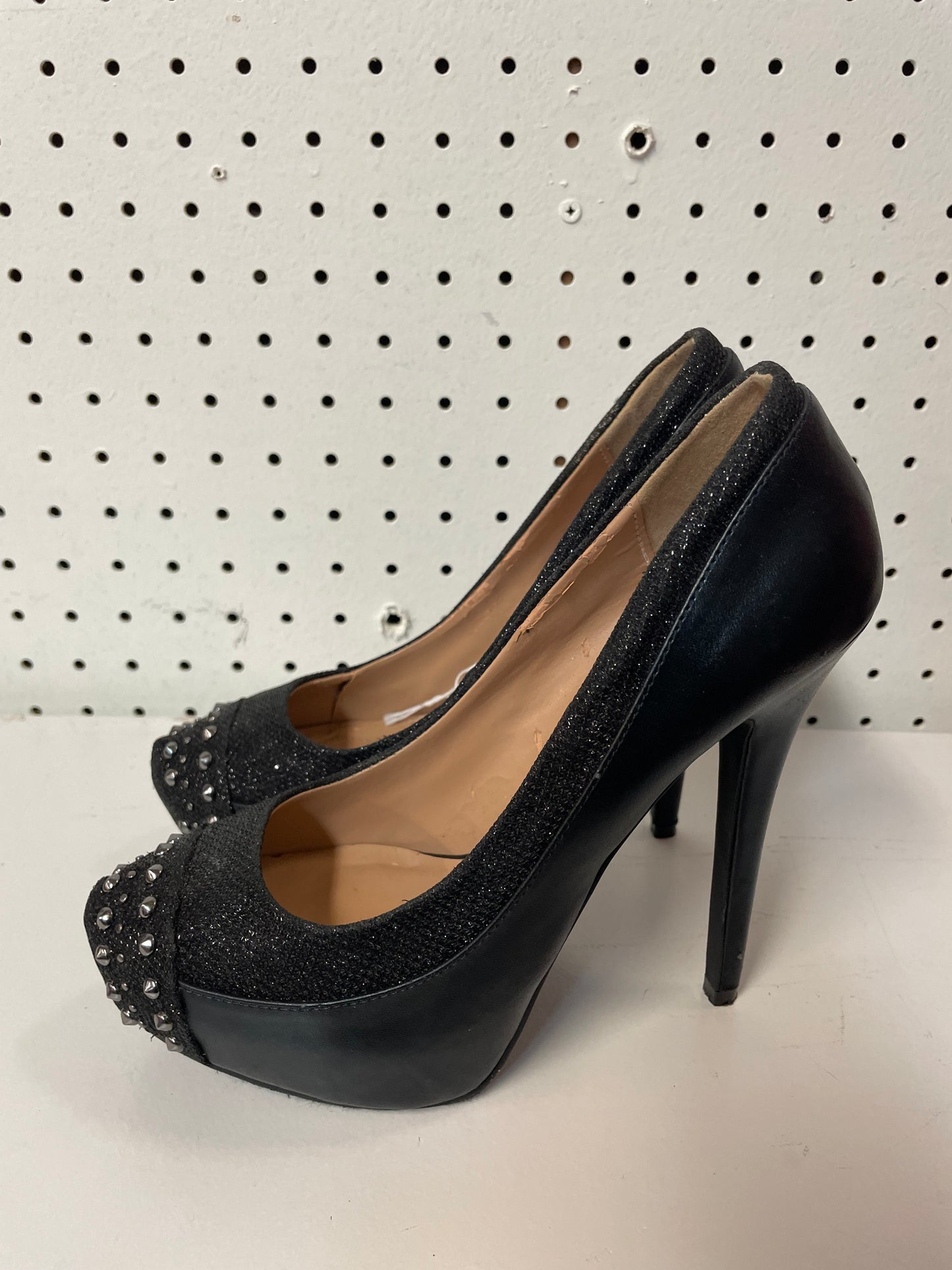 Penny Loves Kenny Womens Pumps Black Studded Toe Shoes Size 7.5M