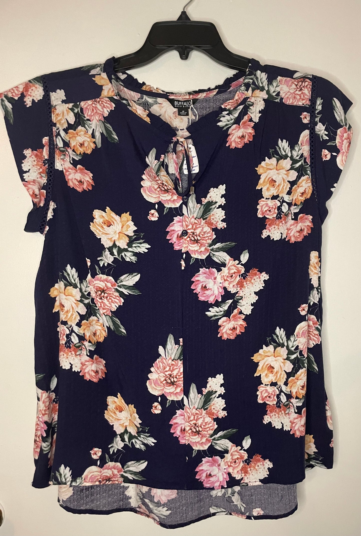 Buffalo-Womens-V-Neck-Flutter-Sleeve Floral Blouse ~Women’s Size Medium ~Excellent Condition