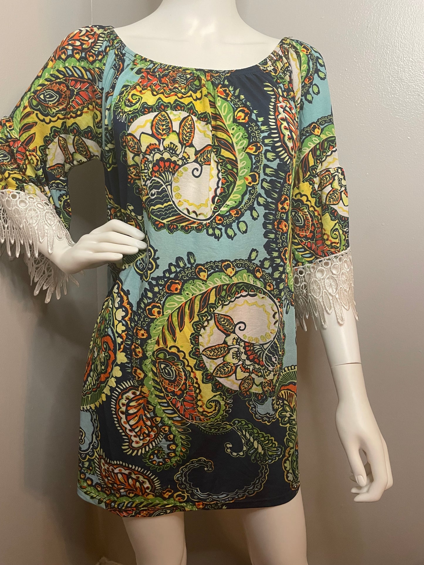 Win Win Vibrant Off Shoulder Half Sleeve Lace Tunic Top ~Women’s Size L/XL ~Great Condition