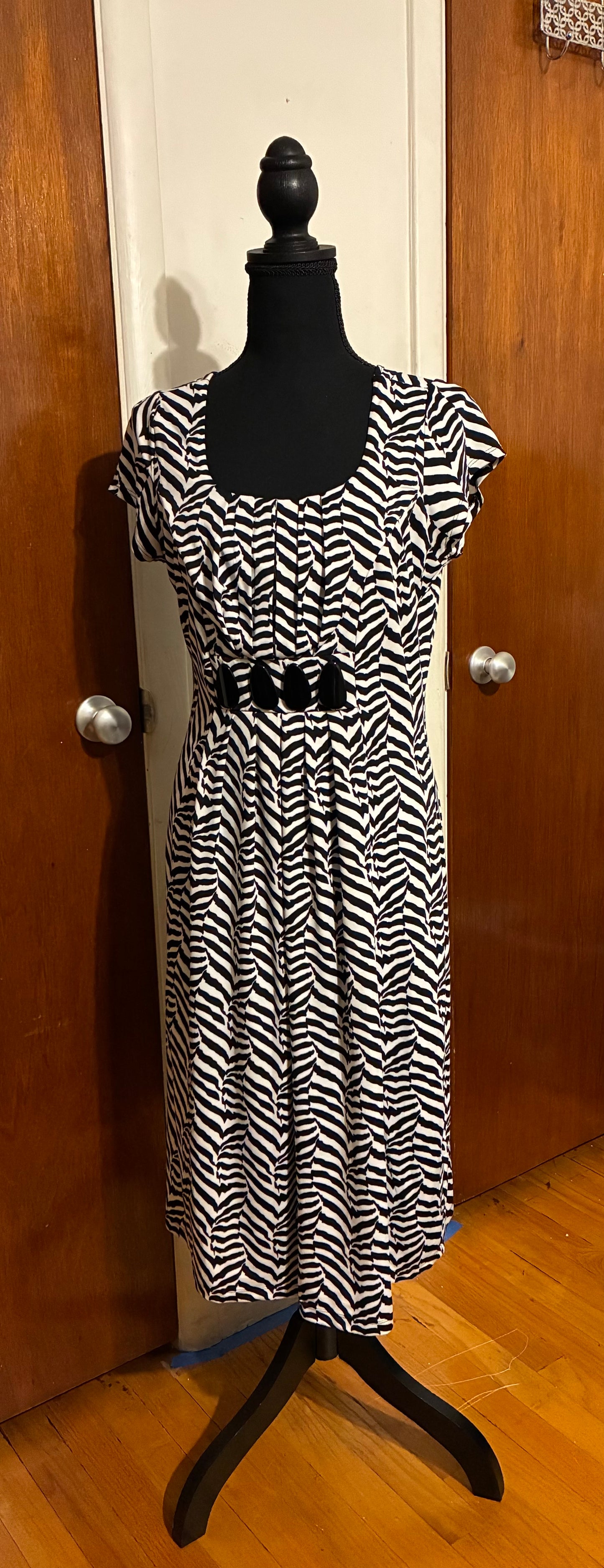 Vior Vior black and white zebra print cap sleeve dress Women Size 10