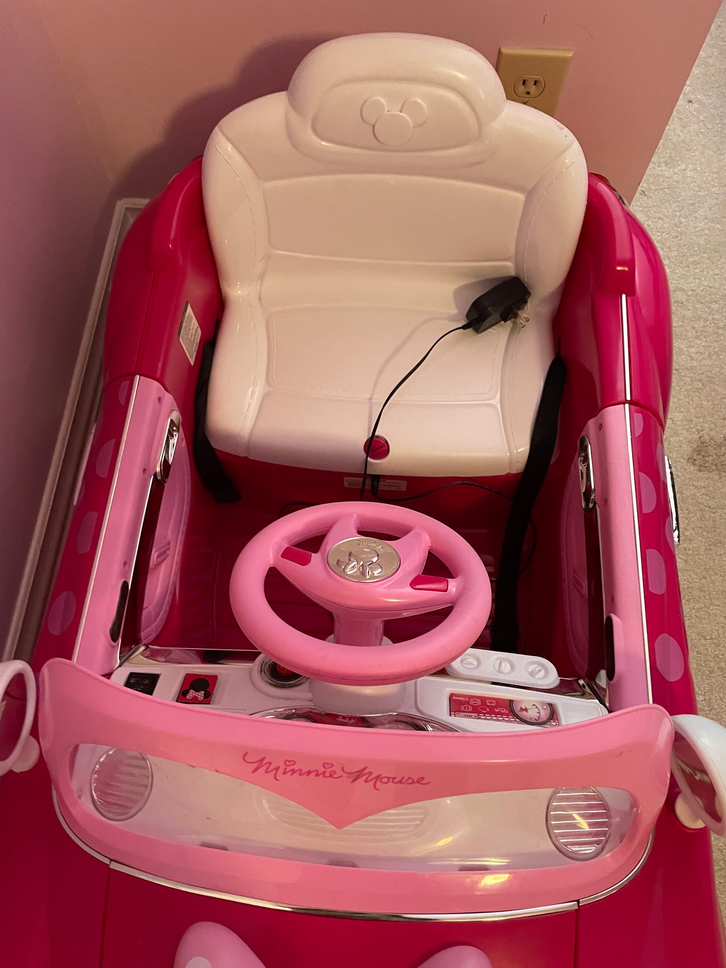 Disney Minnie Mouse Convertible Car 6 Volts Electric Ride-On~Great Condition