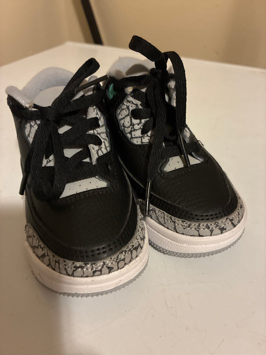 2024
Toddler Jordan 3 Retro shoes in the "Green Glow" colorway-Size 6C