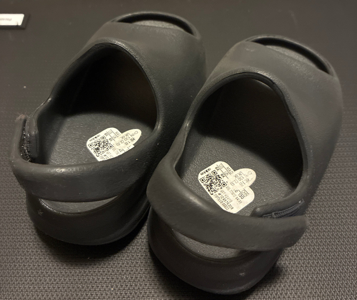 Adidas Yeezy Slide Onyx Toddler Size 6