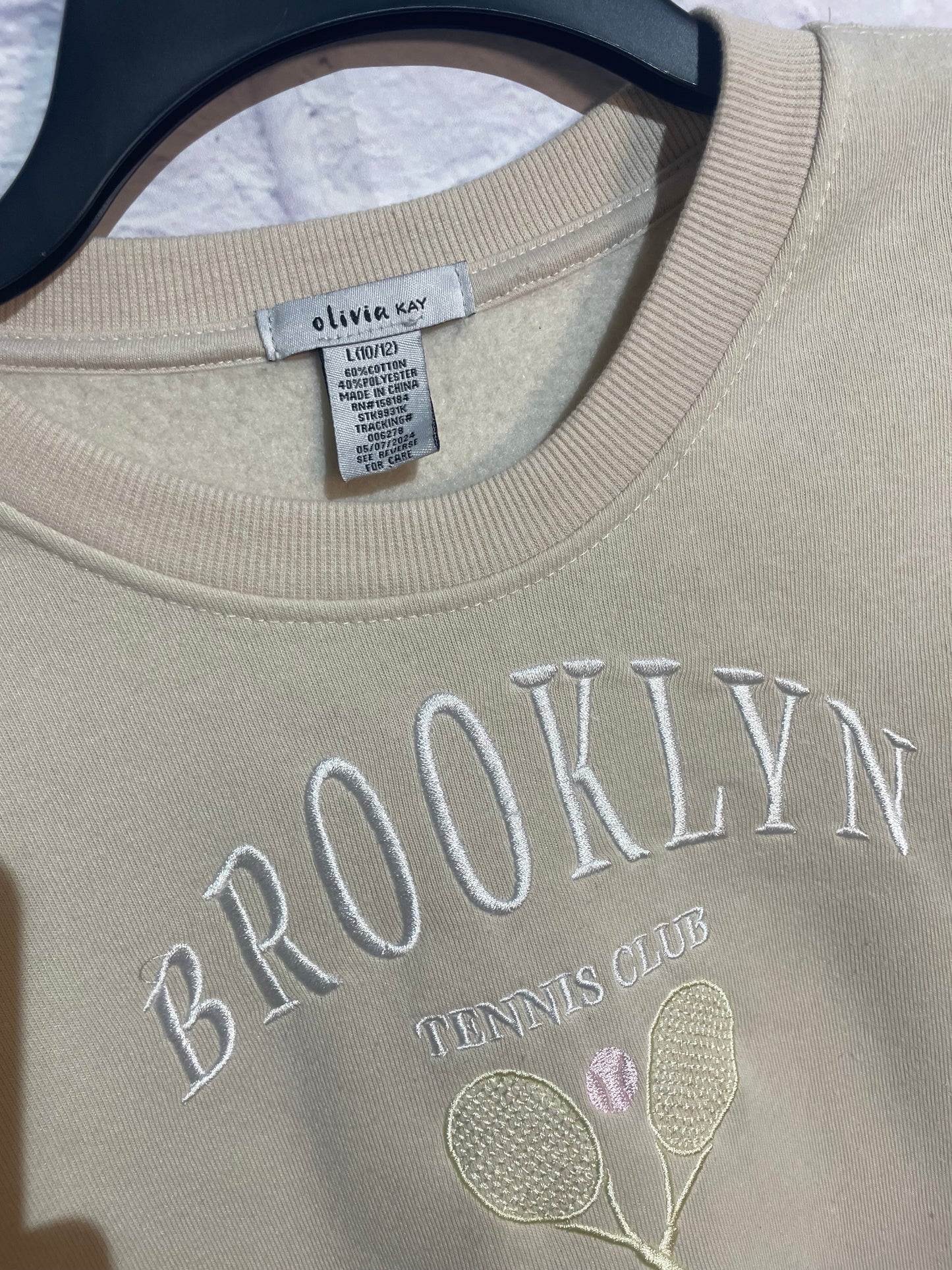 Olivia Kay "Brooklyn Tennis Club" Girls sweatshirt in a beige color Size 10/12