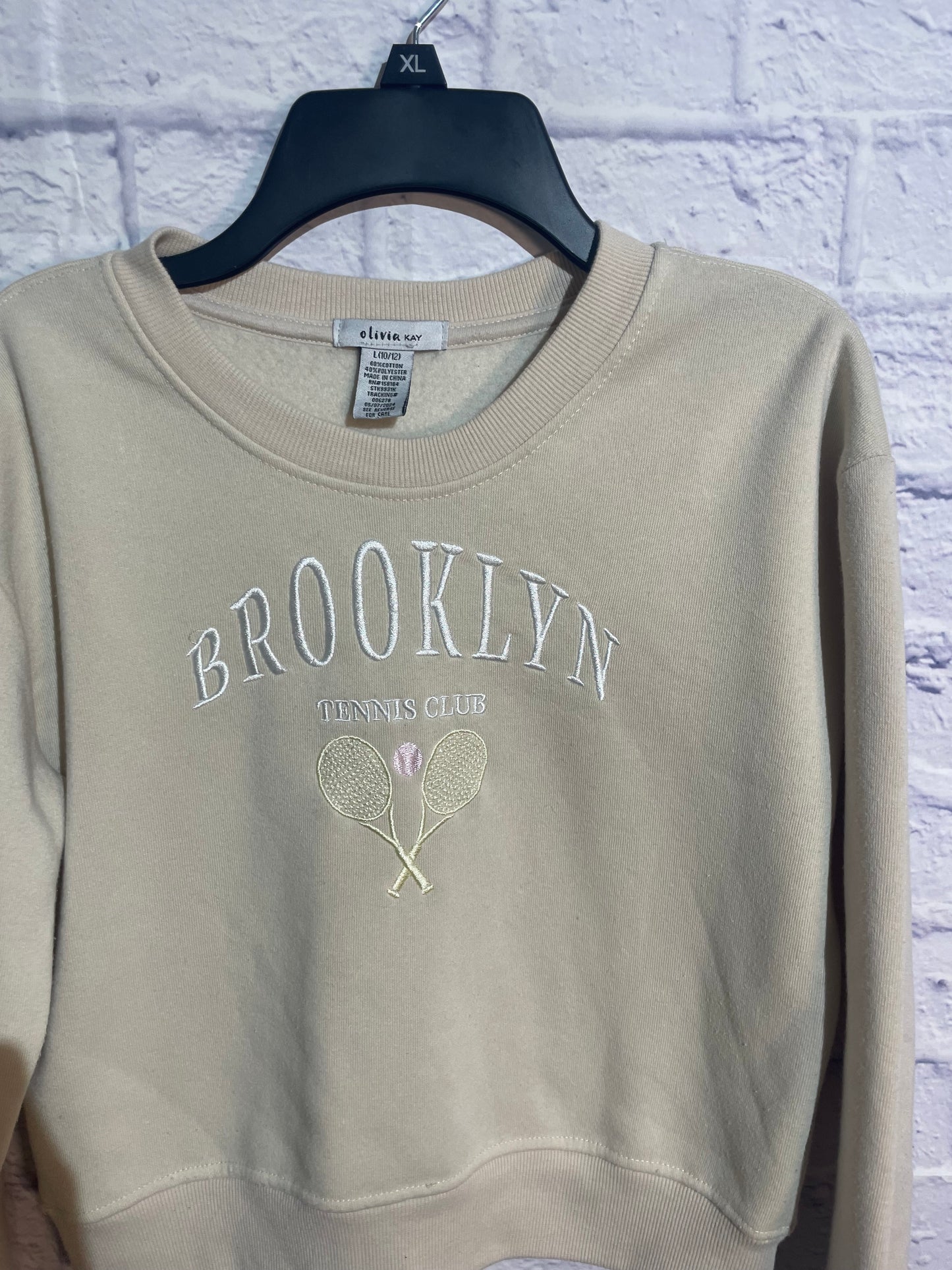 Olivia Kay "Brooklyn Tennis Club" Girls sweatshirt in a beige color Size 10/12