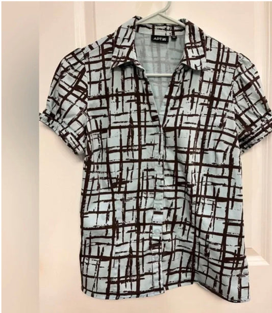 Apt 9 Short Sleeve Button down
~Women’s Size Med 8/10~ Great Condition