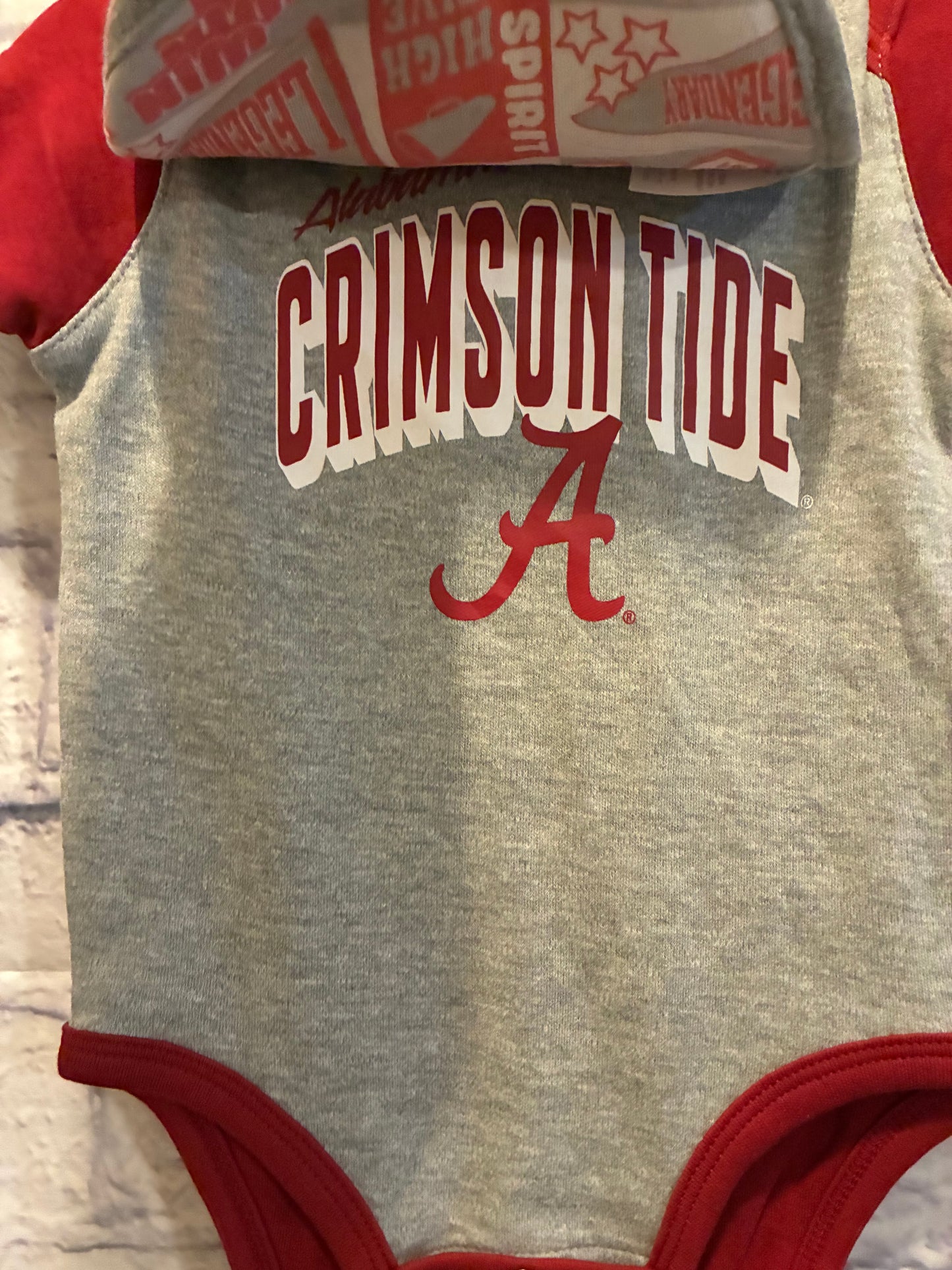 Gen2 Alabama 3-Piece Creeper, Bib & Hat Set – Size 3–6 Months (NWT) 🐘❤️