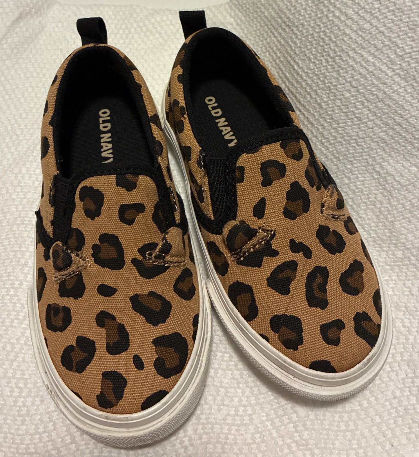 Old Navy Canvas Slip-On Sneakers for Toddler Girls in a leopard print -Size 6