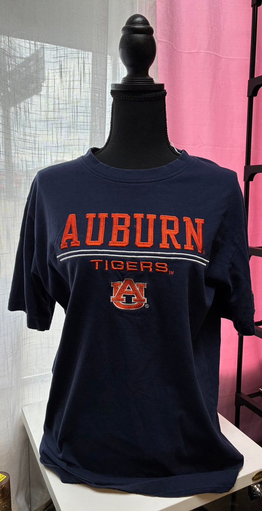 Auburn Tigers navy blue t-shirt- Size Medium 🧡💙