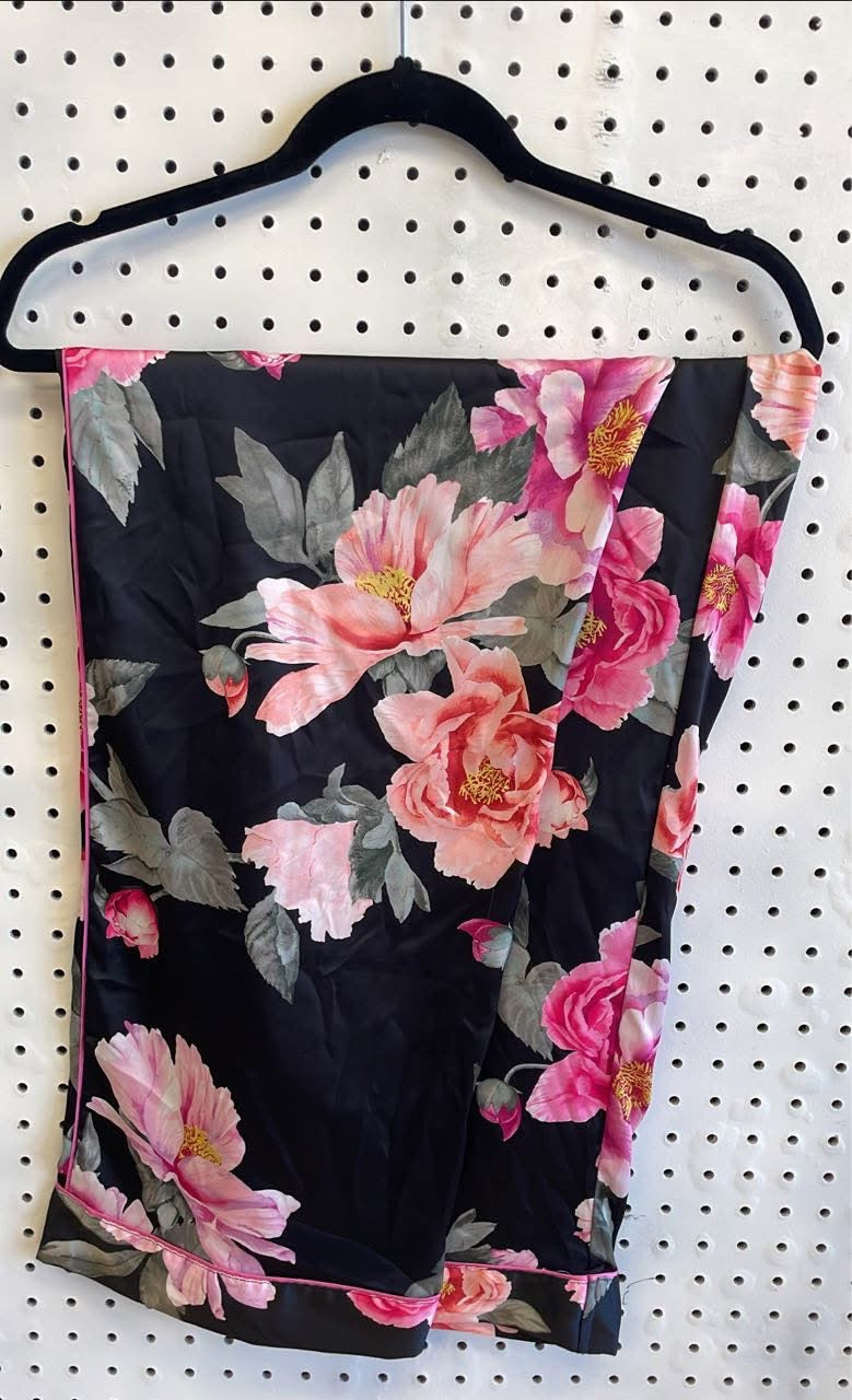 VICTORIA'S SECRET
Glazed Satin Long Pajama Set- Size X Large/Tall