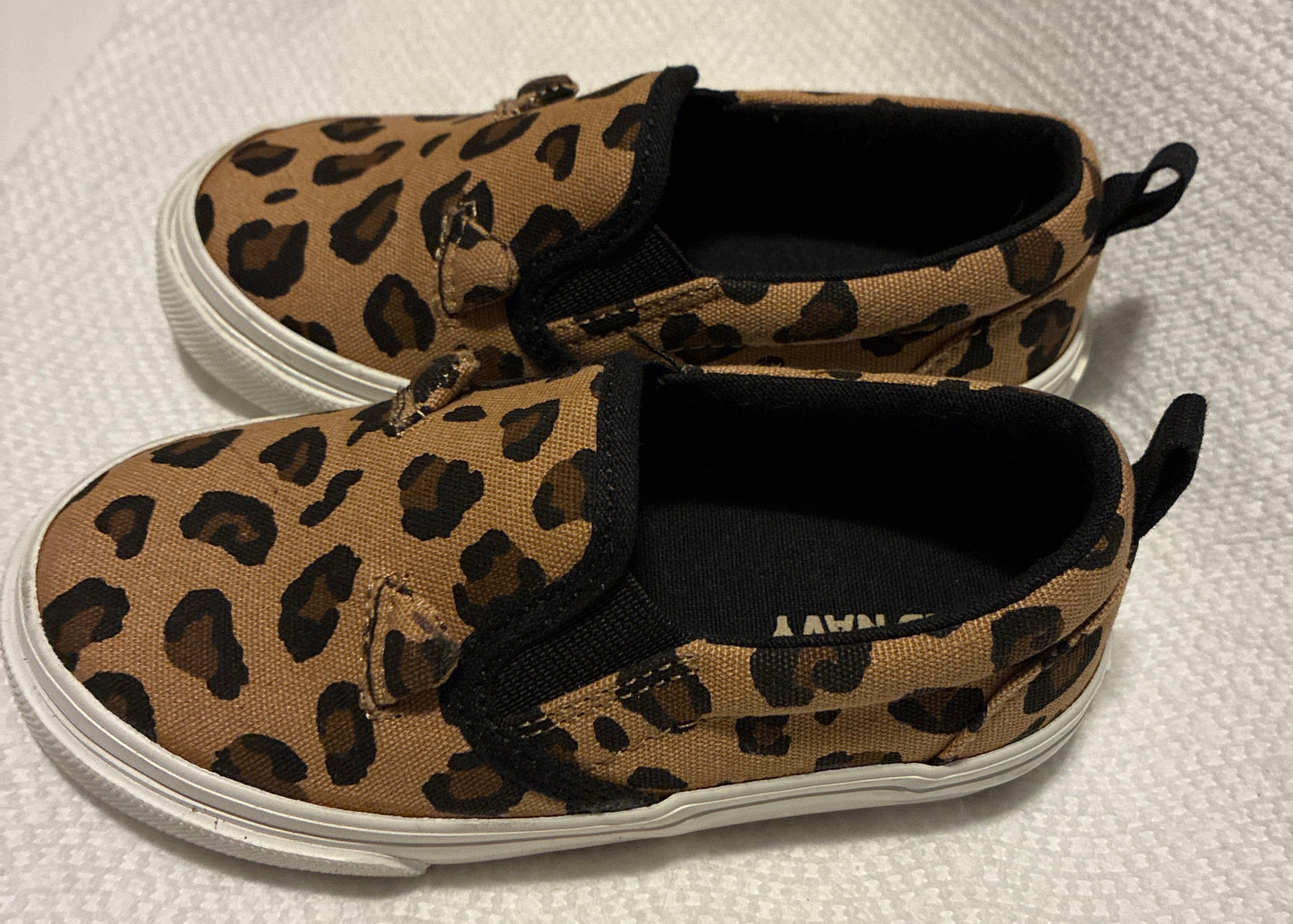Old Navy Canvas Slip-On Sneakers for Toddler Girls in a leopard print -Size 6