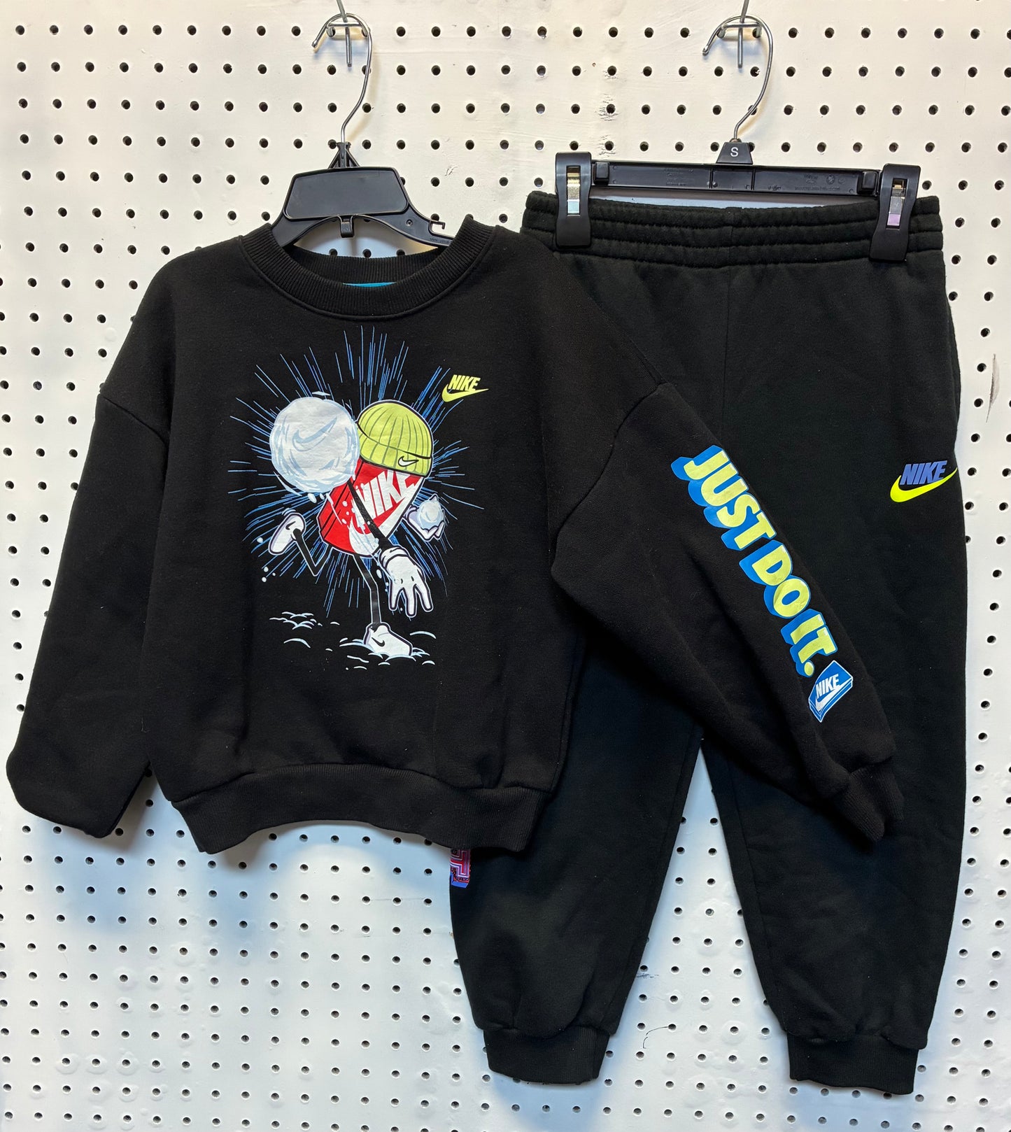 Nike Graphic Crewneck Sweatshirt and matching sweatpants set Size 7