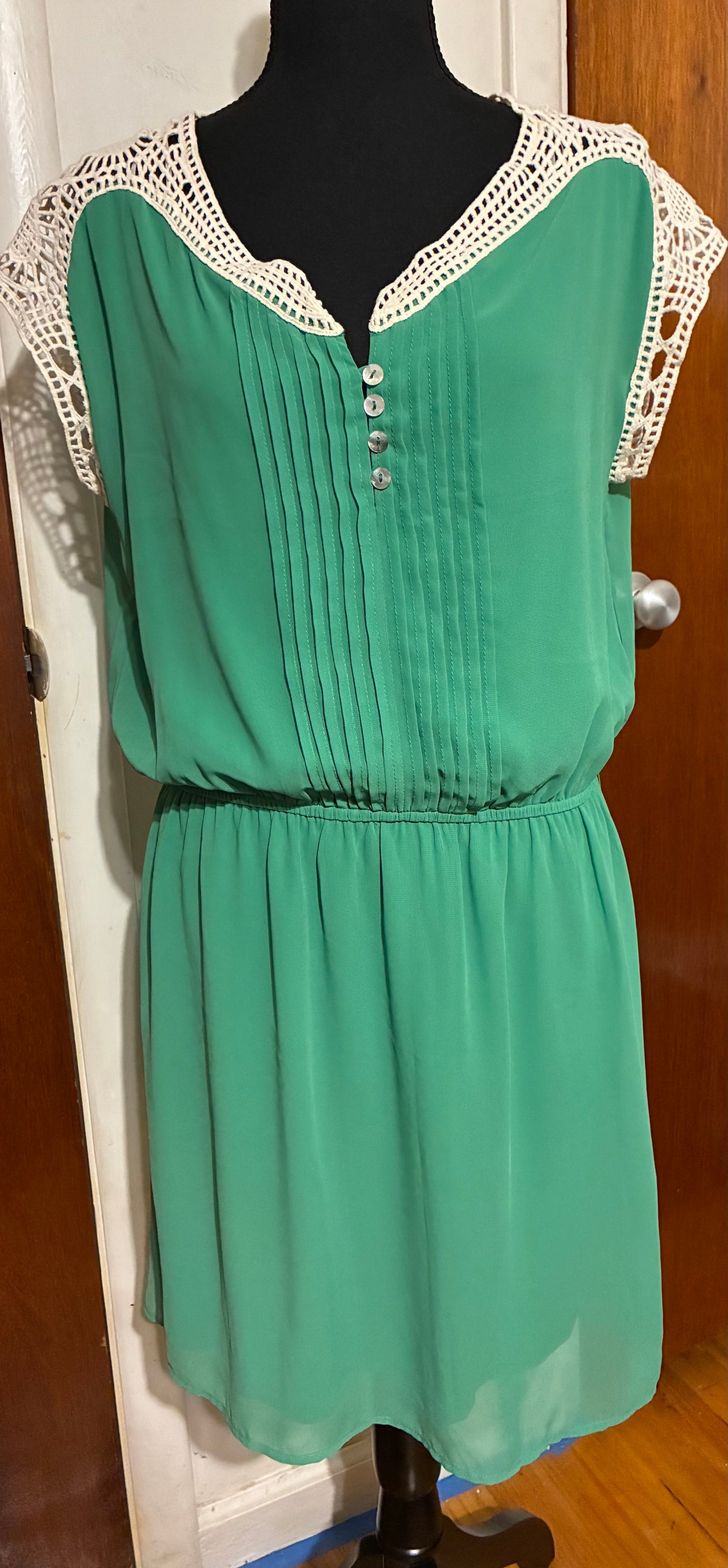 Miami Green Dress with lace cap sleeves Size Medium