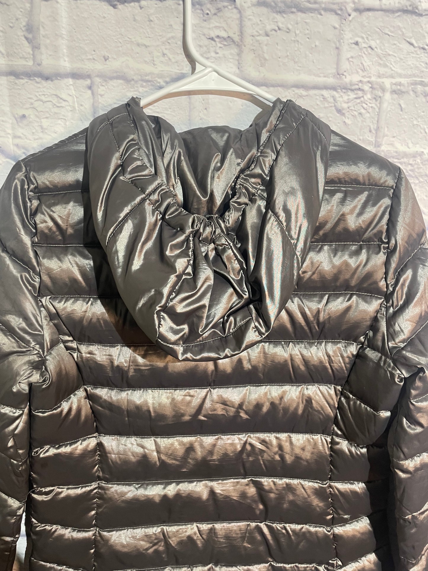 Andrew Marc Packable Lightweight Premium Down Hooded Puffer Jacket in a grey/metallic color~ Size XS