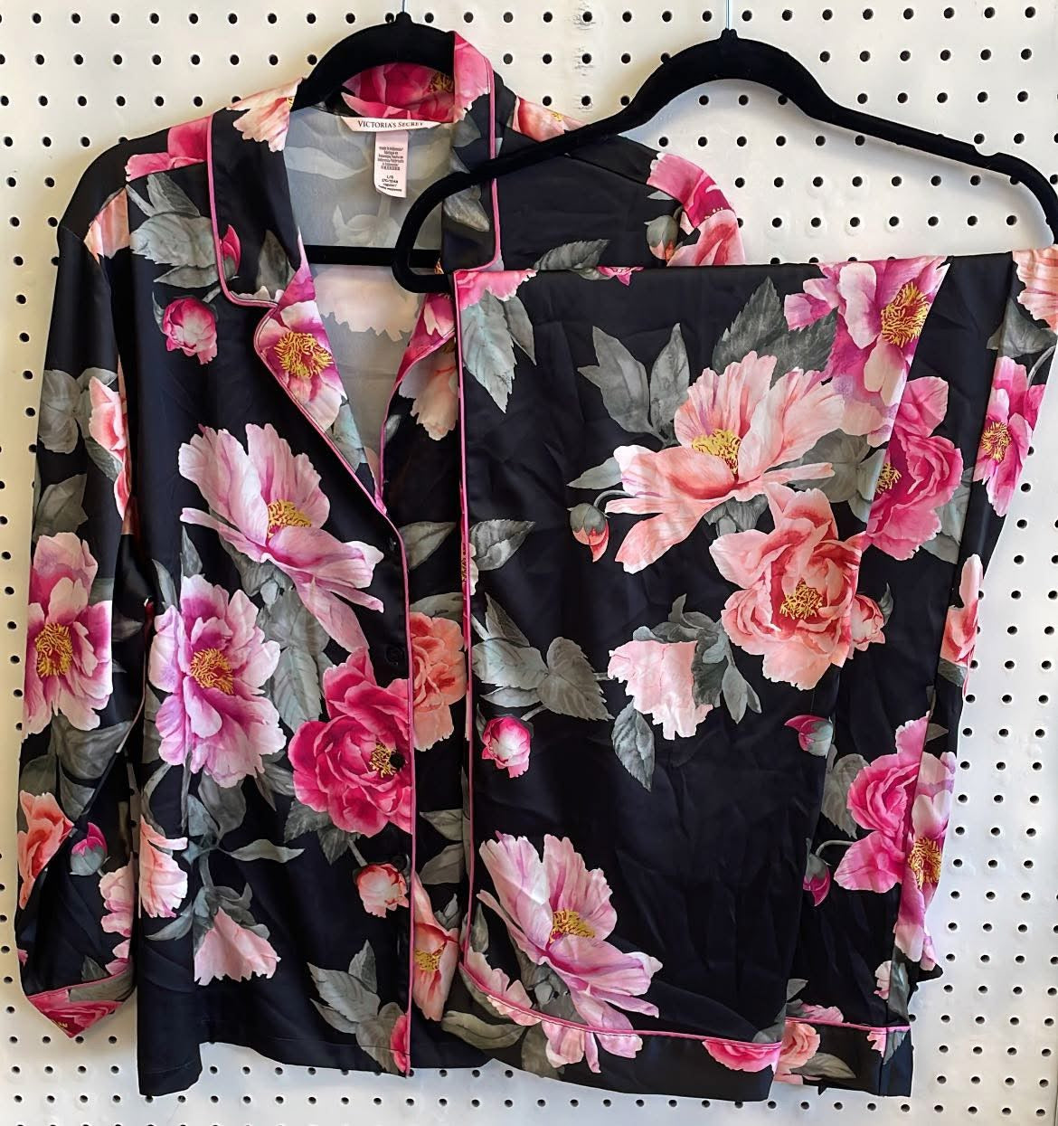 VICTORIA'S SECRET
Glazed Satin Long Pajama Set- Size X Large/Tall