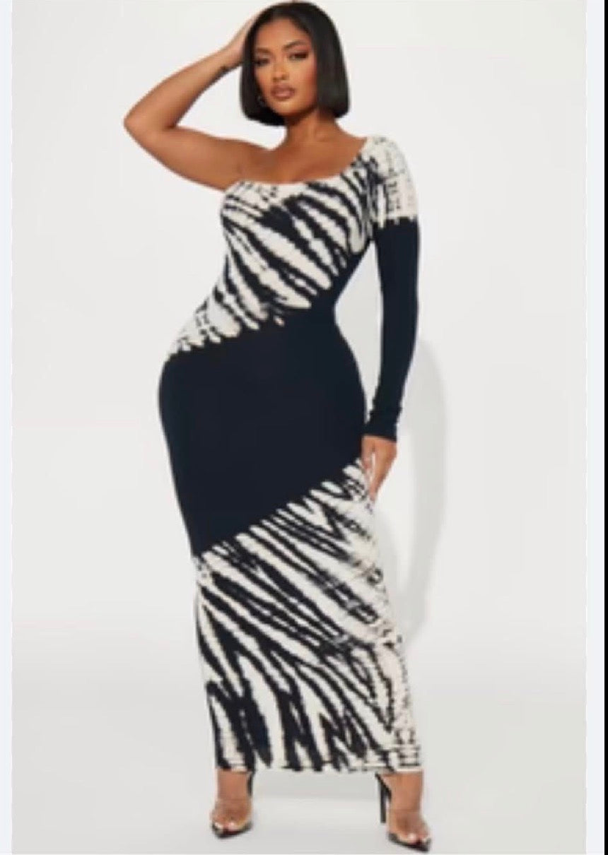 Elise Ribbed Maxi Dress - Black
Size Small- Tall